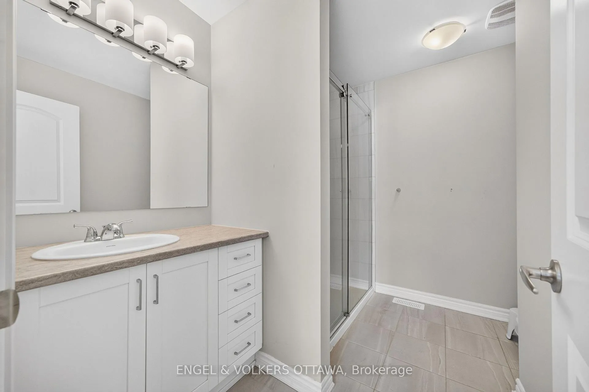 Photo 22 of 33 Focality Crescent, Ottawa, Barrhaven - Half Moon Bay — HOMEH