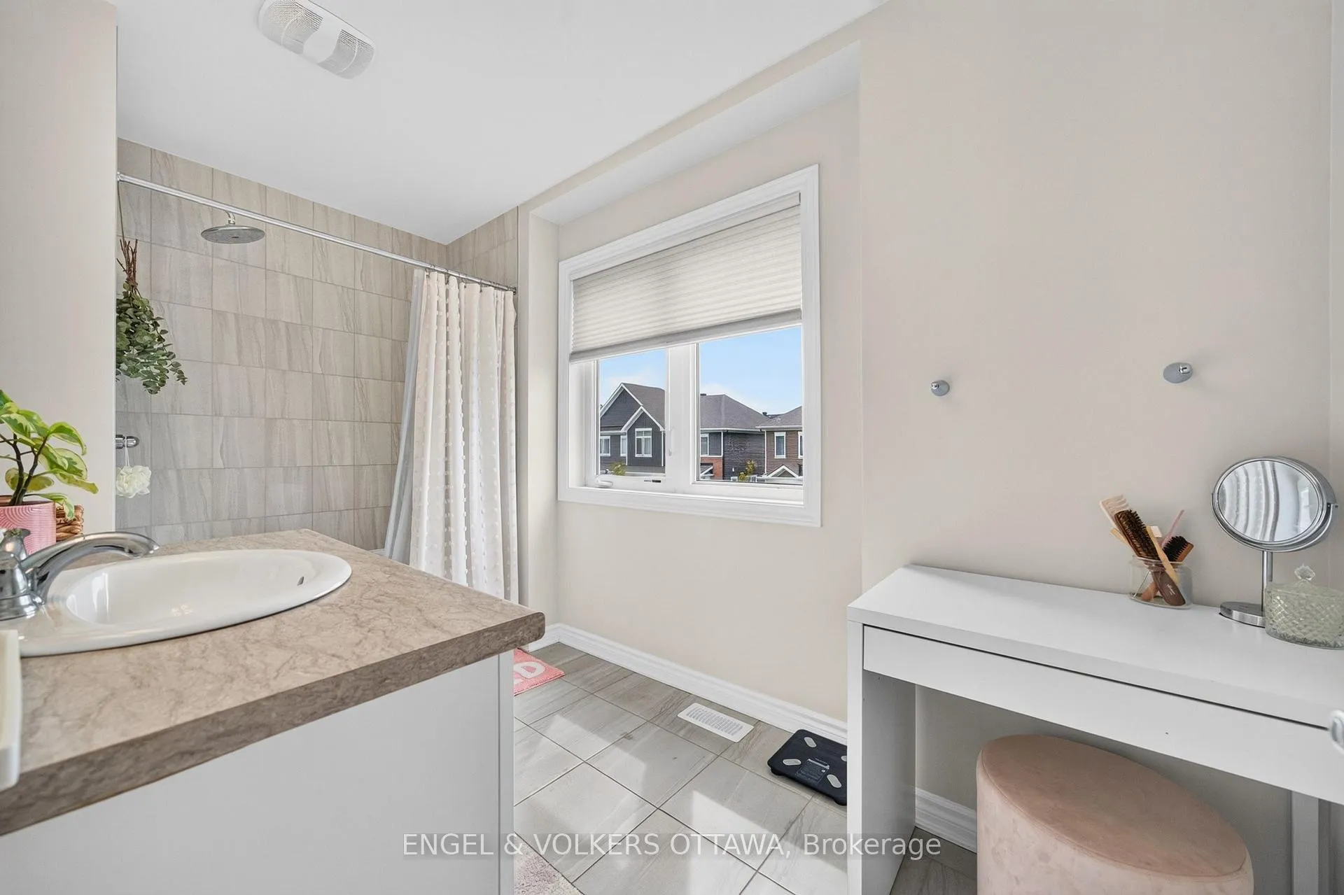 Photo 28 of 33 Focality Crescent, Ottawa, Barrhaven - Half Moon Bay — HOMEH