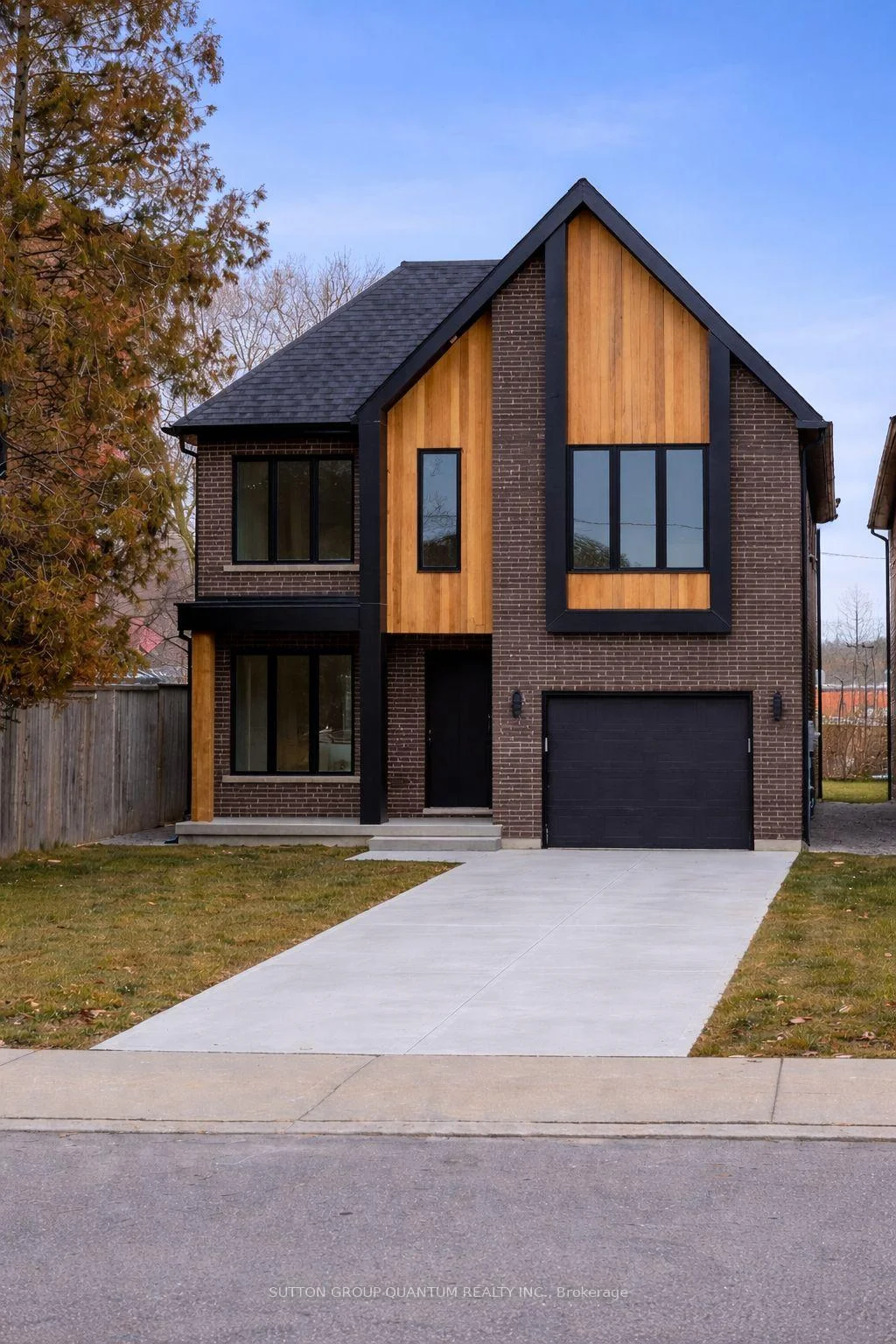 Photo 3 of 29B Harrison Avenue, Mississauga, Port Credit — HOMEH