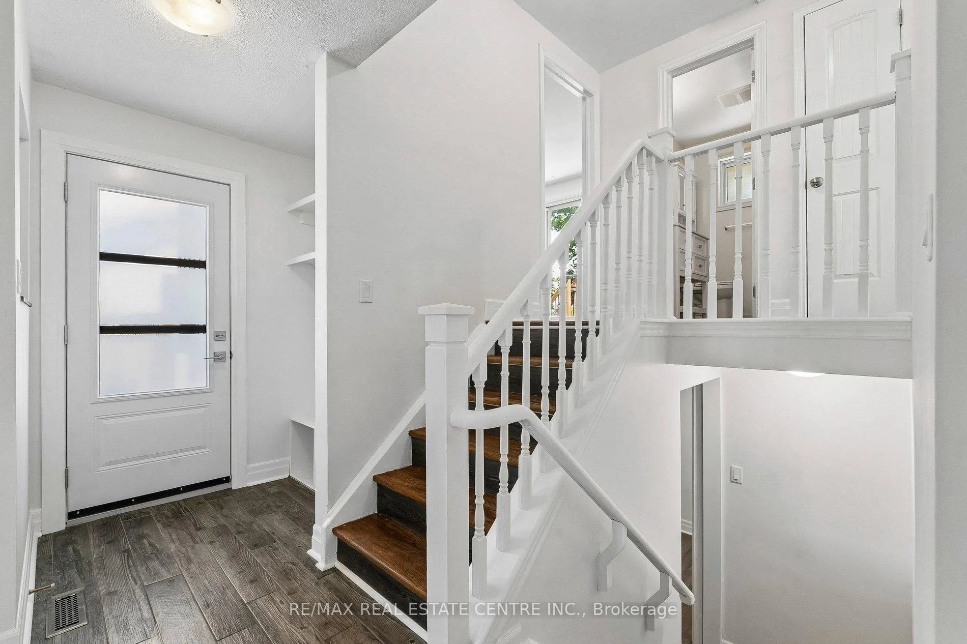 Photo 4 of 47 Christie Crescent, Barrie, Letitia Heights — HOMEH