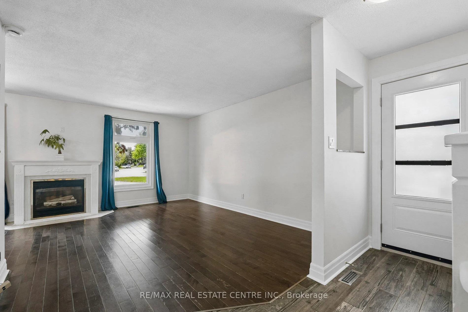 Photo 5 of 47 Christie Crescent, Barrie, Letitia Heights — HOMEH