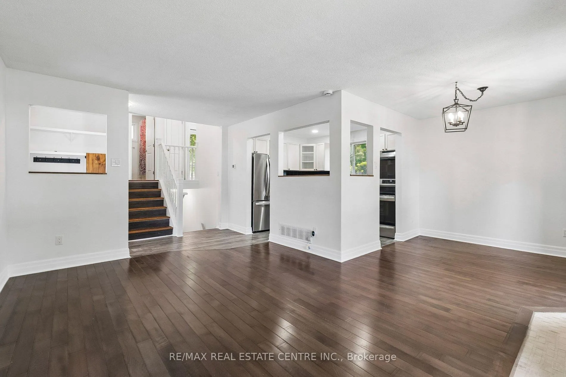 Photo 7 of 47 Christie Crescent, Barrie, Letitia Heights — HOMEH