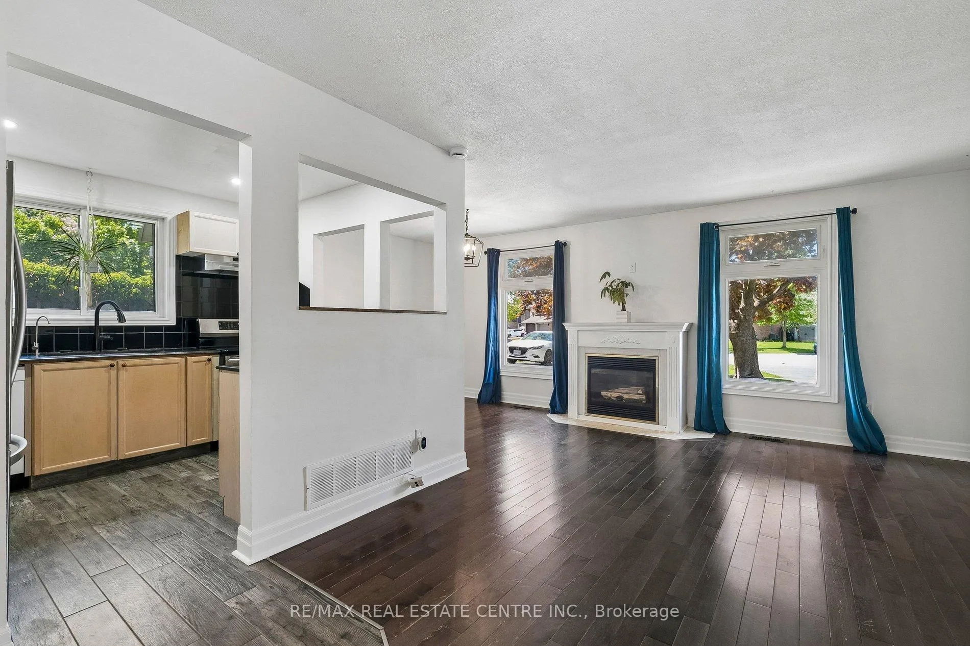 Photo 8 of 47 Christie Crescent, Barrie, Letitia Heights — HOMEH