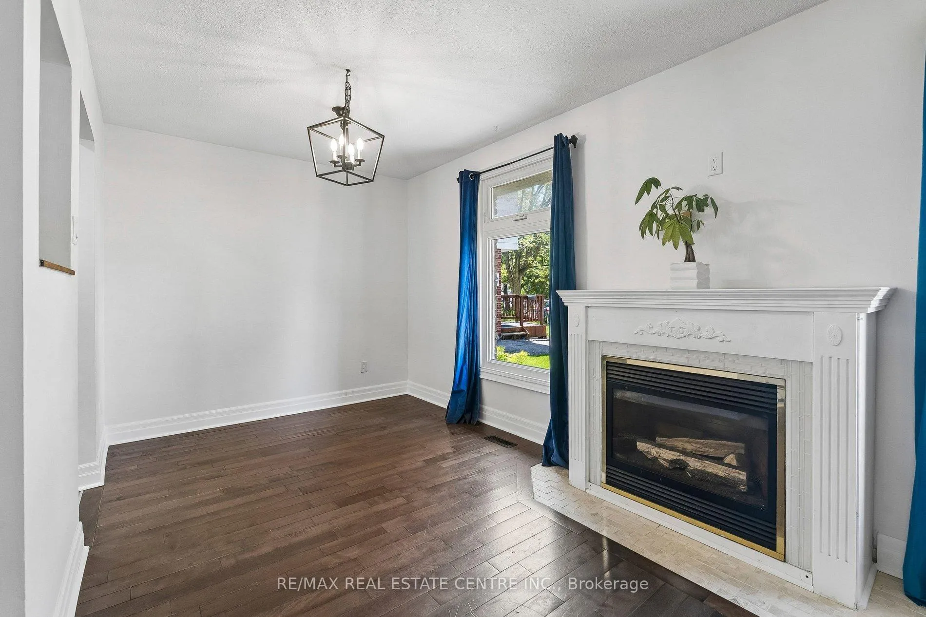 Photo 10 of 47 Christie Crescent, Barrie, Letitia Heights — HOMEH