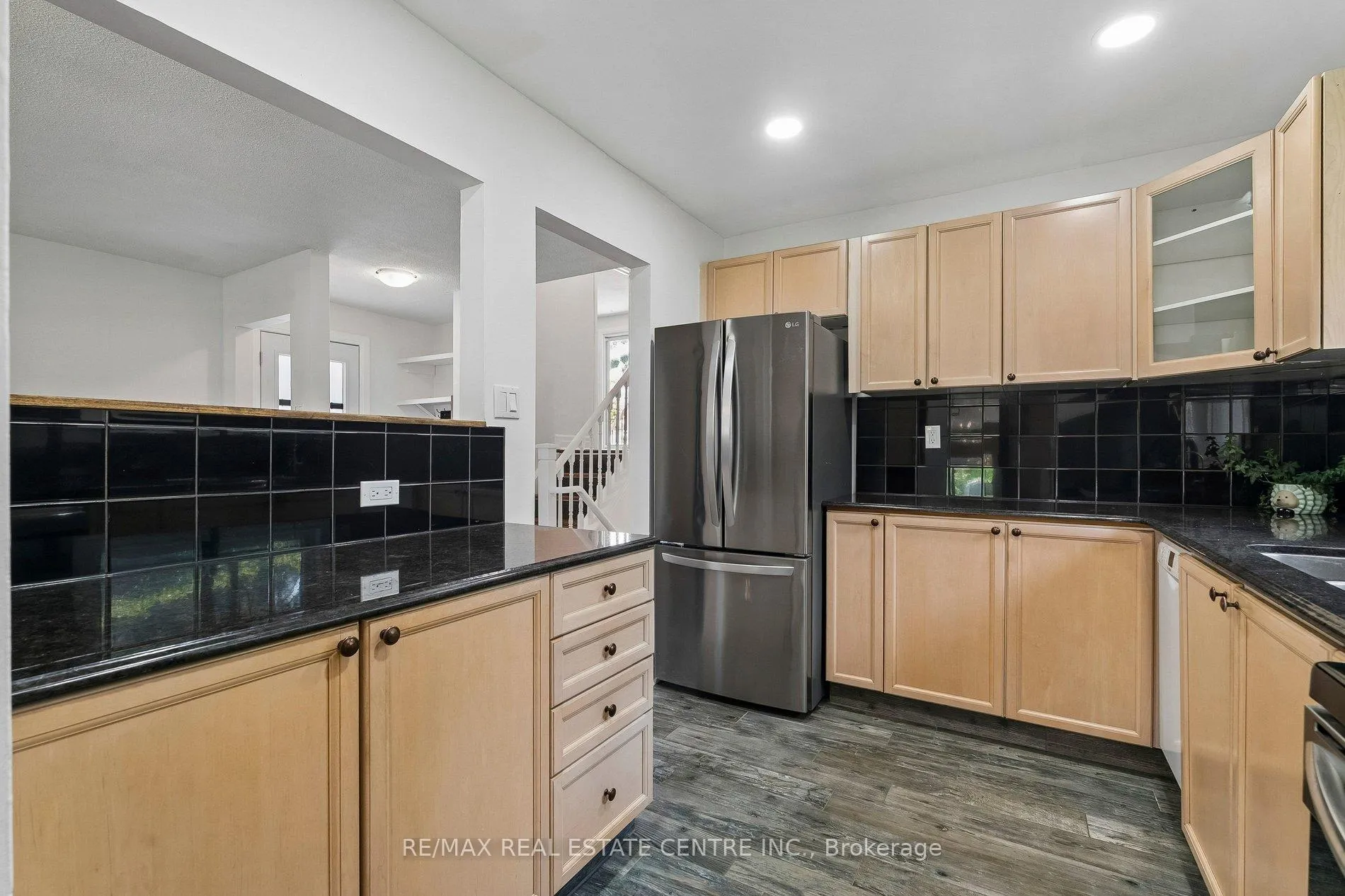 Photo 12 of 47 Christie Crescent, Barrie, Letitia Heights — HOMEH