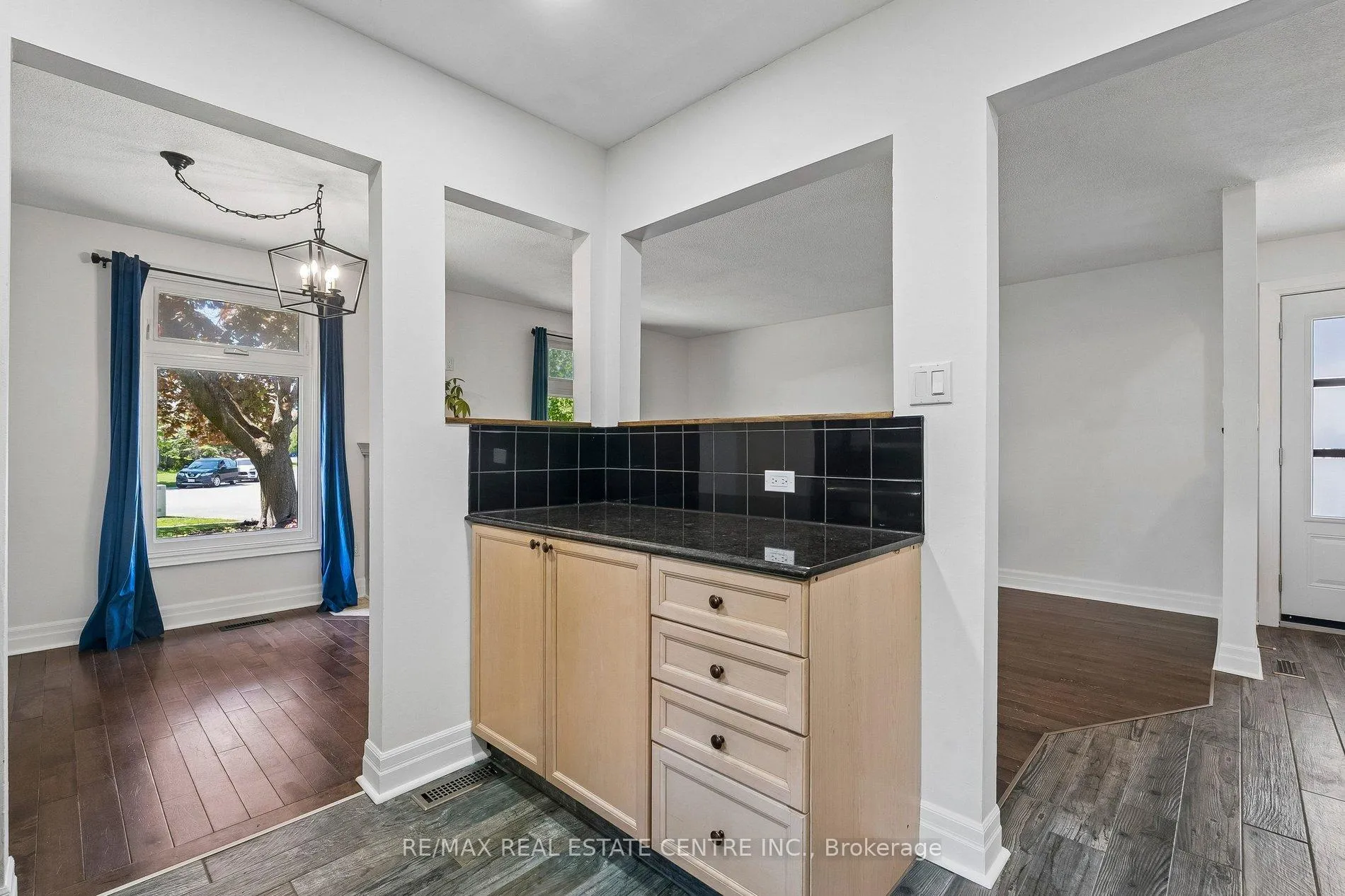 Photo 14 of 47 Christie Crescent, Barrie, Letitia Heights — HOMEH