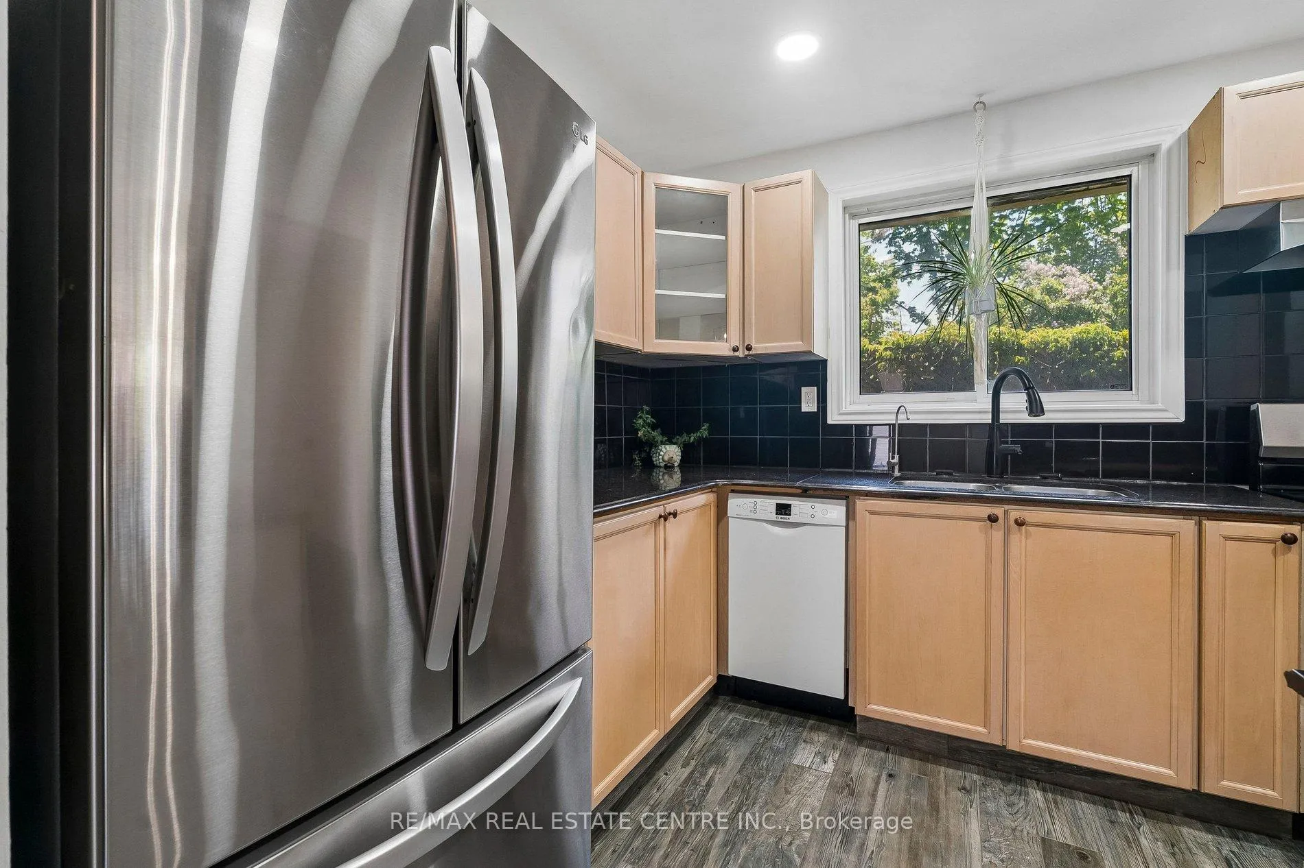 Photo 15 of 47 Christie Crescent, Barrie, Letitia Heights — HOMEH