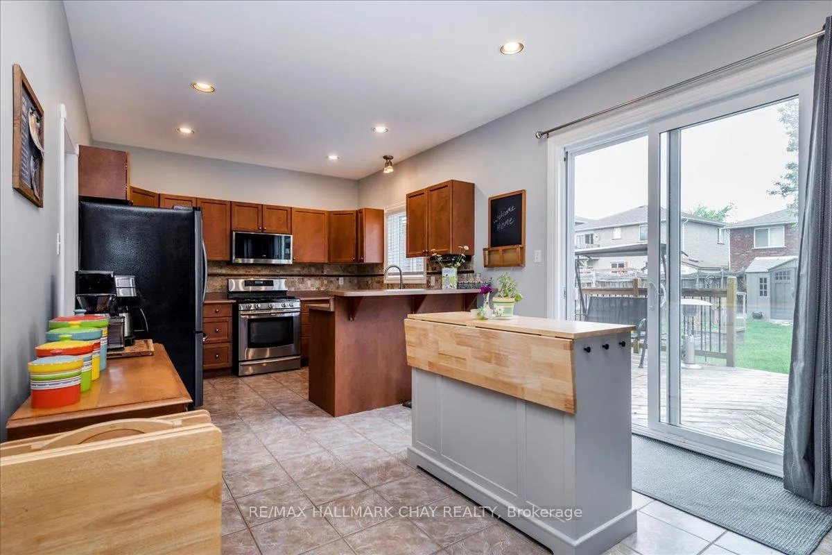 Photo 6 of 85 Miller Drive, Barrie, Edgehill Drive — HOMEH