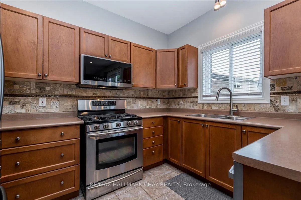 Photo 7 of 85 Miller Drive, Barrie, Edgehill Drive — HOMEH