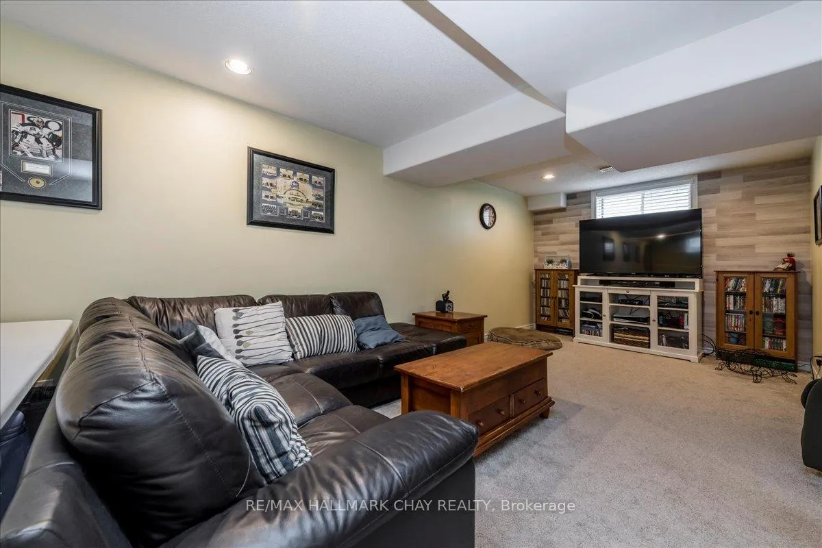 Photo 18 of 85 Miller Drive, Barrie, Edgehill Drive — HOMEH