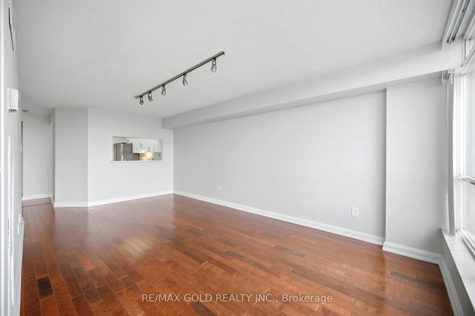 Photo 8 of Unit 1908, 22 Hanover Road, Brampton, Queen Street Corridor — HOMEH