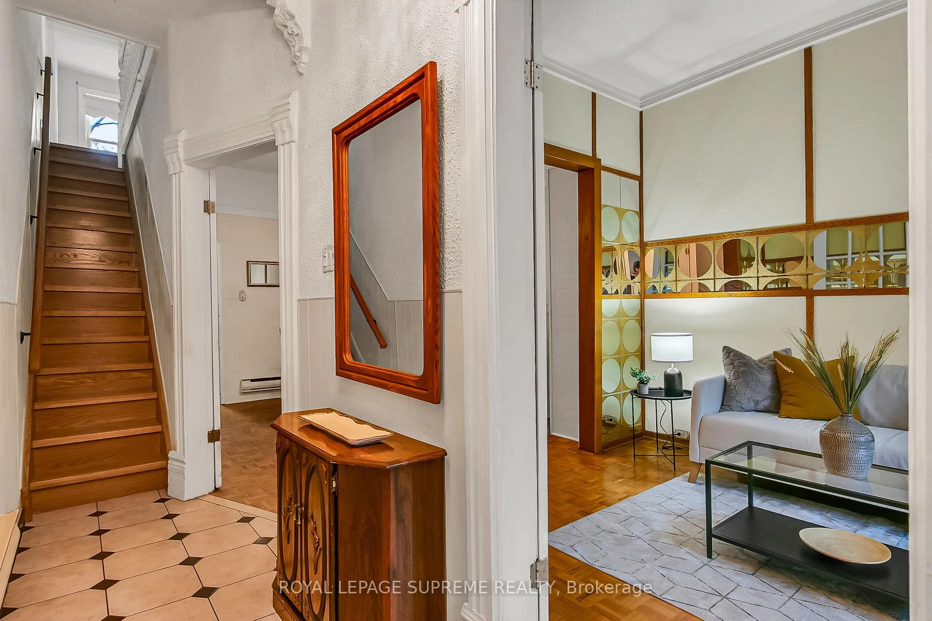Photo 3 of 163 Beaconsfield Avenue, Toronto, Little Portugal — HOMEH