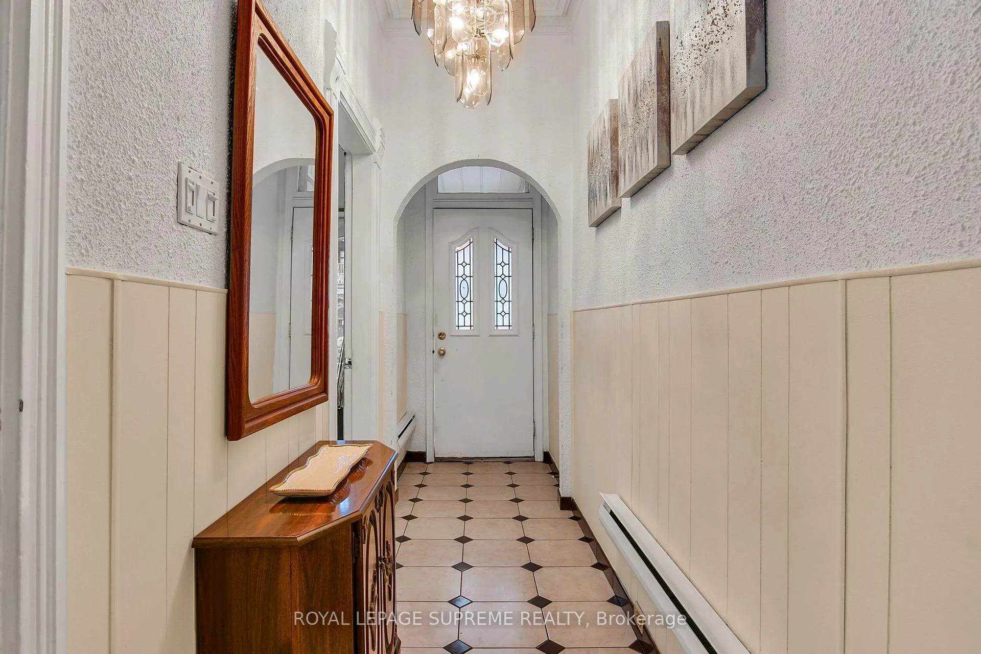 Photo 4 of 163 Beaconsfield Avenue, Toronto, Little Portugal — HOMEH