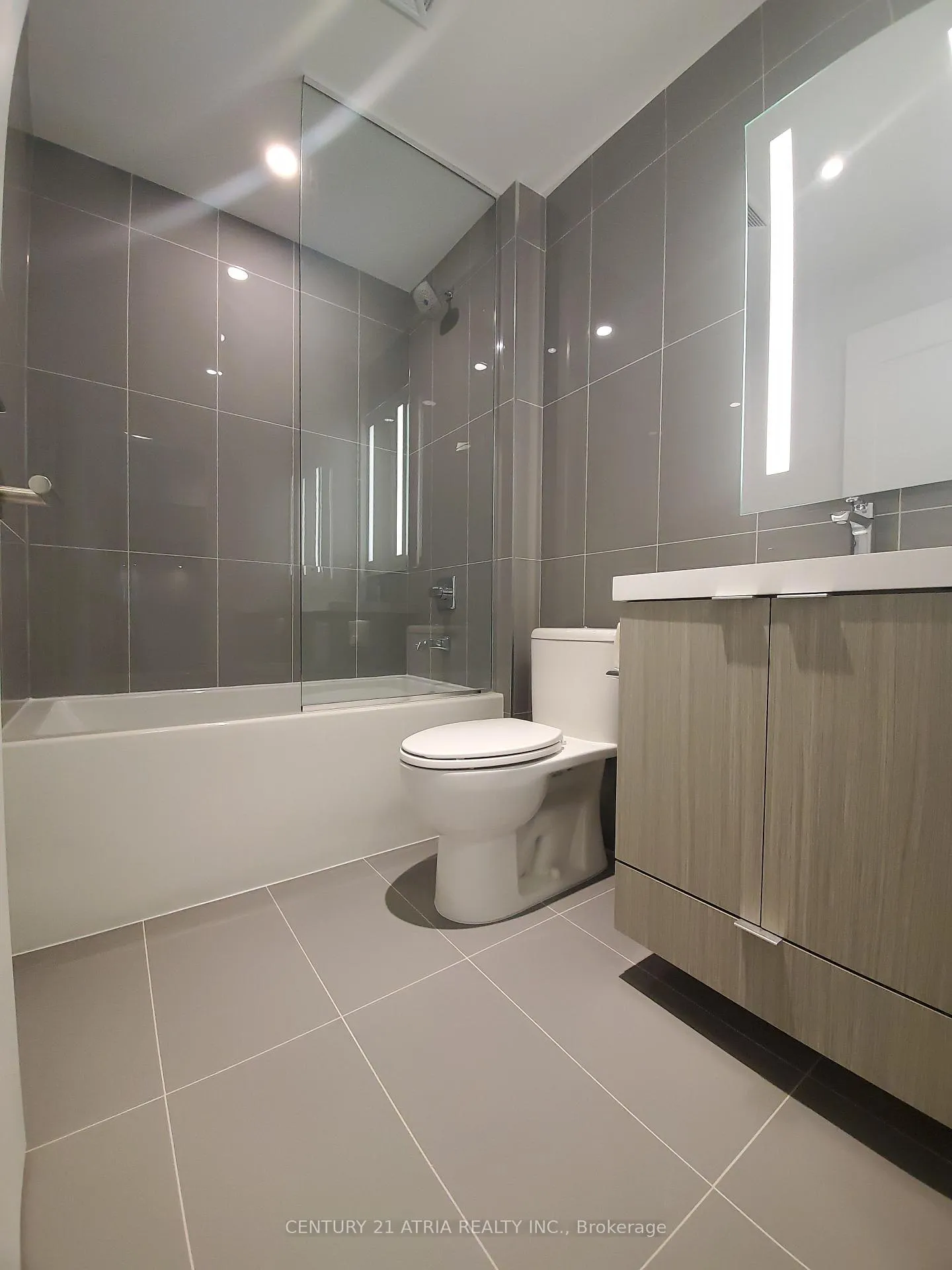 Photo 5 of Unit 2206, 575 Bloor Street E, Toronto, North St. James Town — HOMEH
