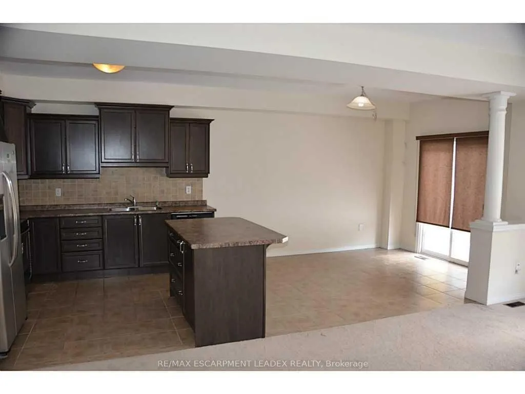 Photo 2 of 327 Stonehenge Drive, Hamilton, Meadowlands — HOMEH