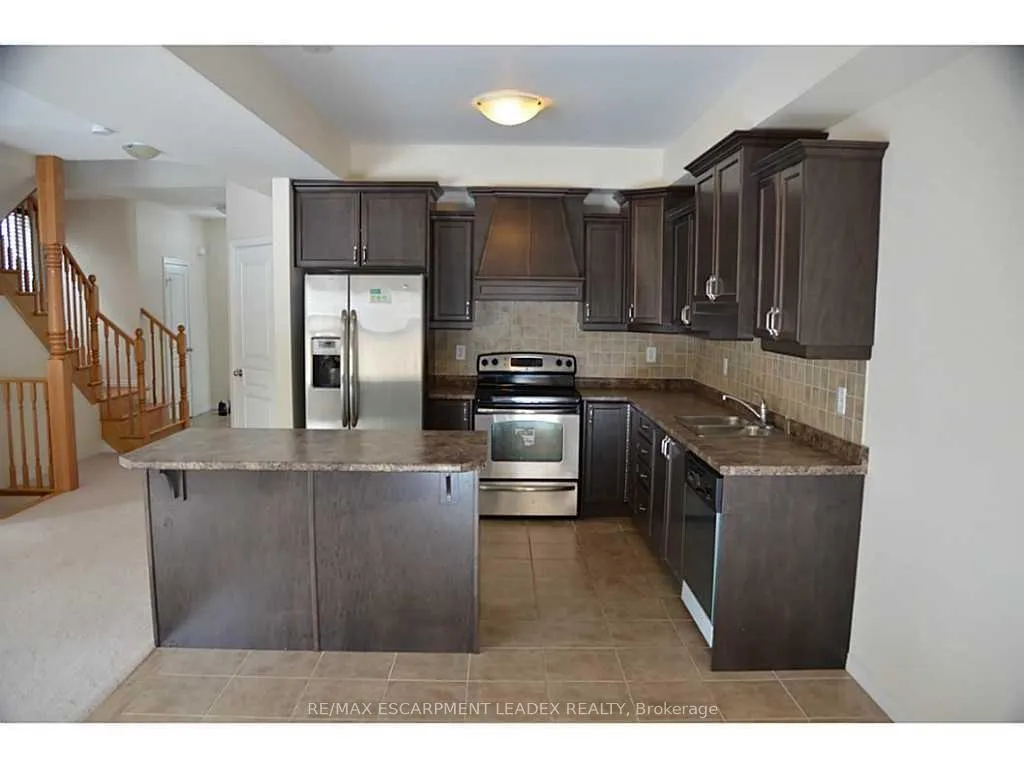 Photo 3 of 327 Stonehenge Drive, Hamilton, Meadowlands — HOMEH