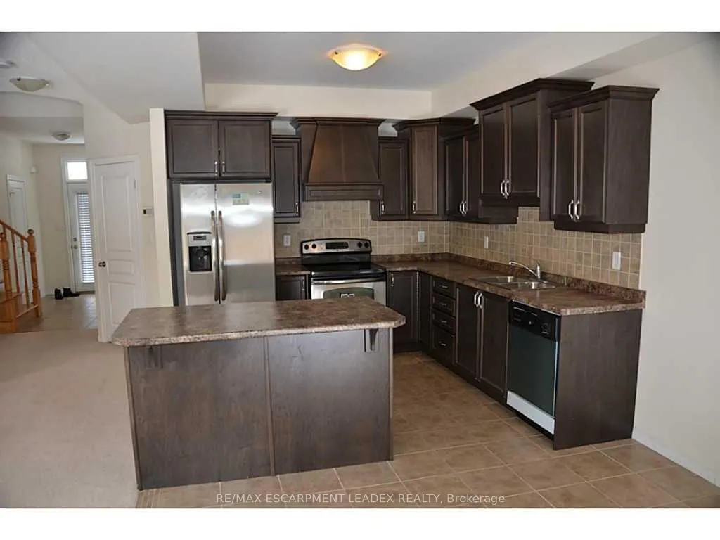 Photo 4 of 327 Stonehenge Drive, Hamilton, Meadowlands — HOMEH