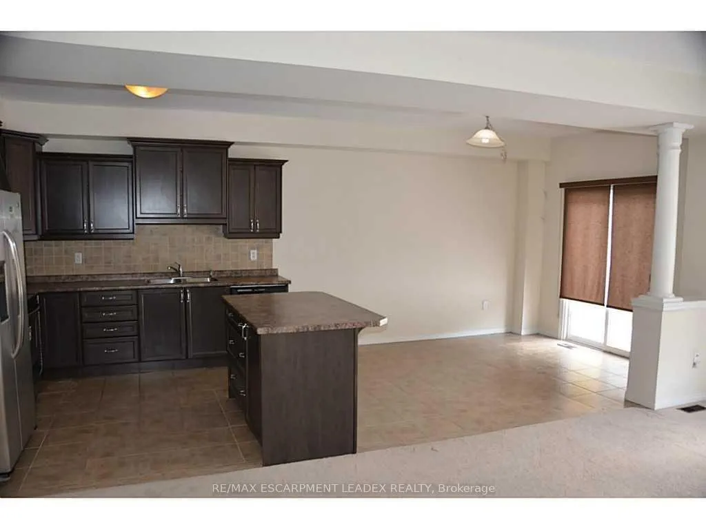 Photo 5 of 327 Stonehenge Drive, Hamilton, Meadowlands — HOMEH