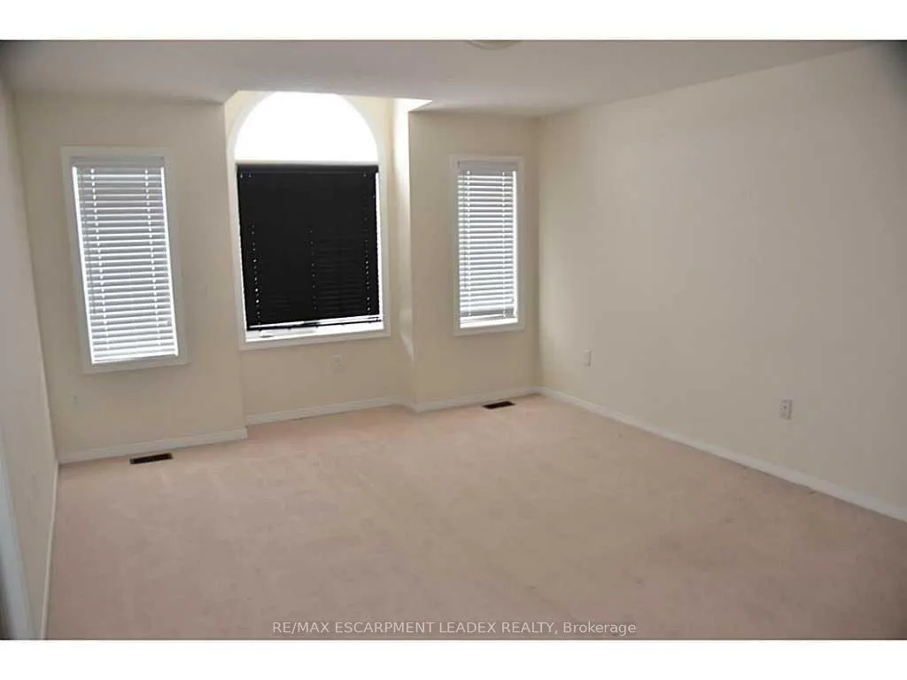 Photo 8 of 327 Stonehenge Drive, Hamilton, Meadowlands — HOMEH