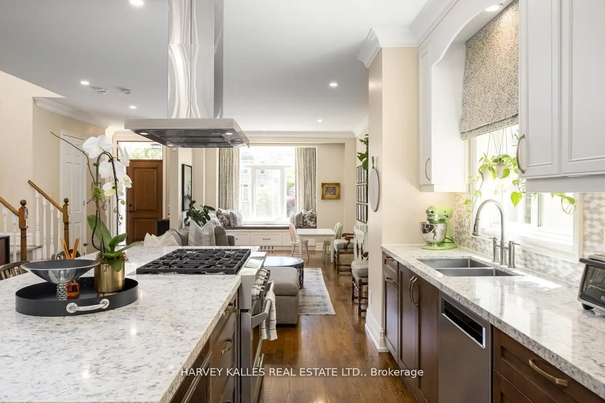 Photo 10 of 526 Melrose Avenue, Toronto, Bedford Park-Nortown — HOMEH