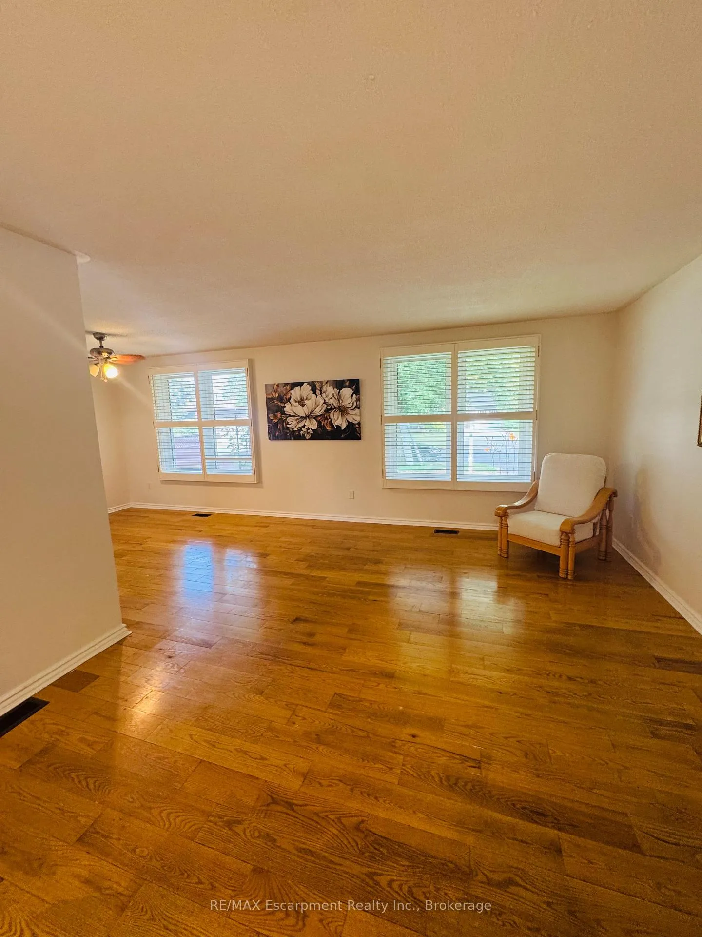 Photo 3 of 3361 Rexway Drive, Burlington, Roseland — HOMEH
