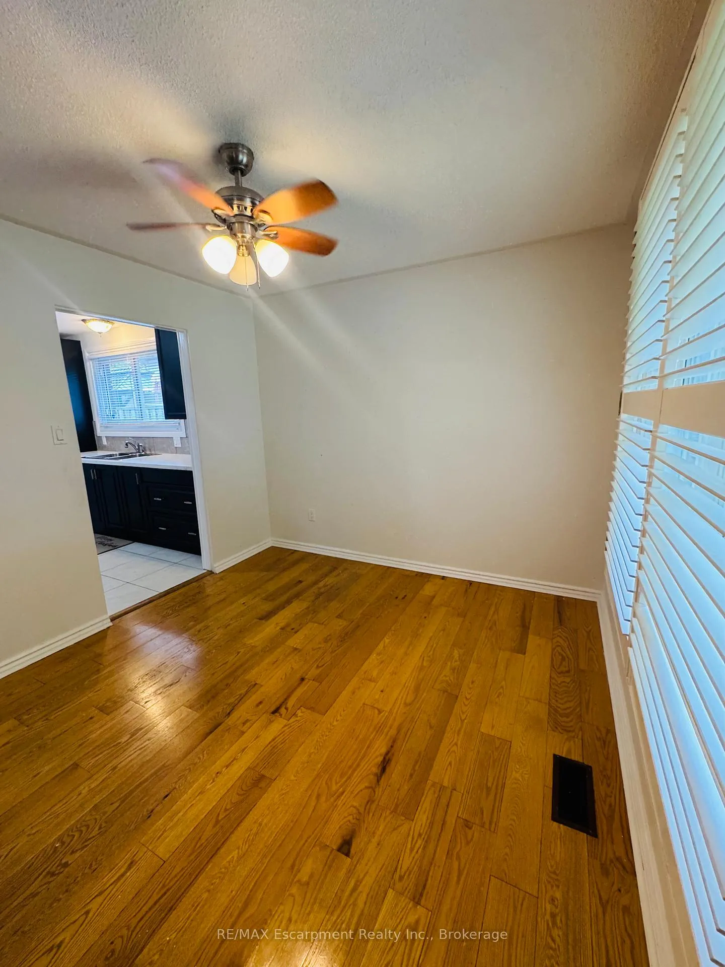 Photo 4 of 3361 Rexway Drive, Burlington, Roseland — HOMEH