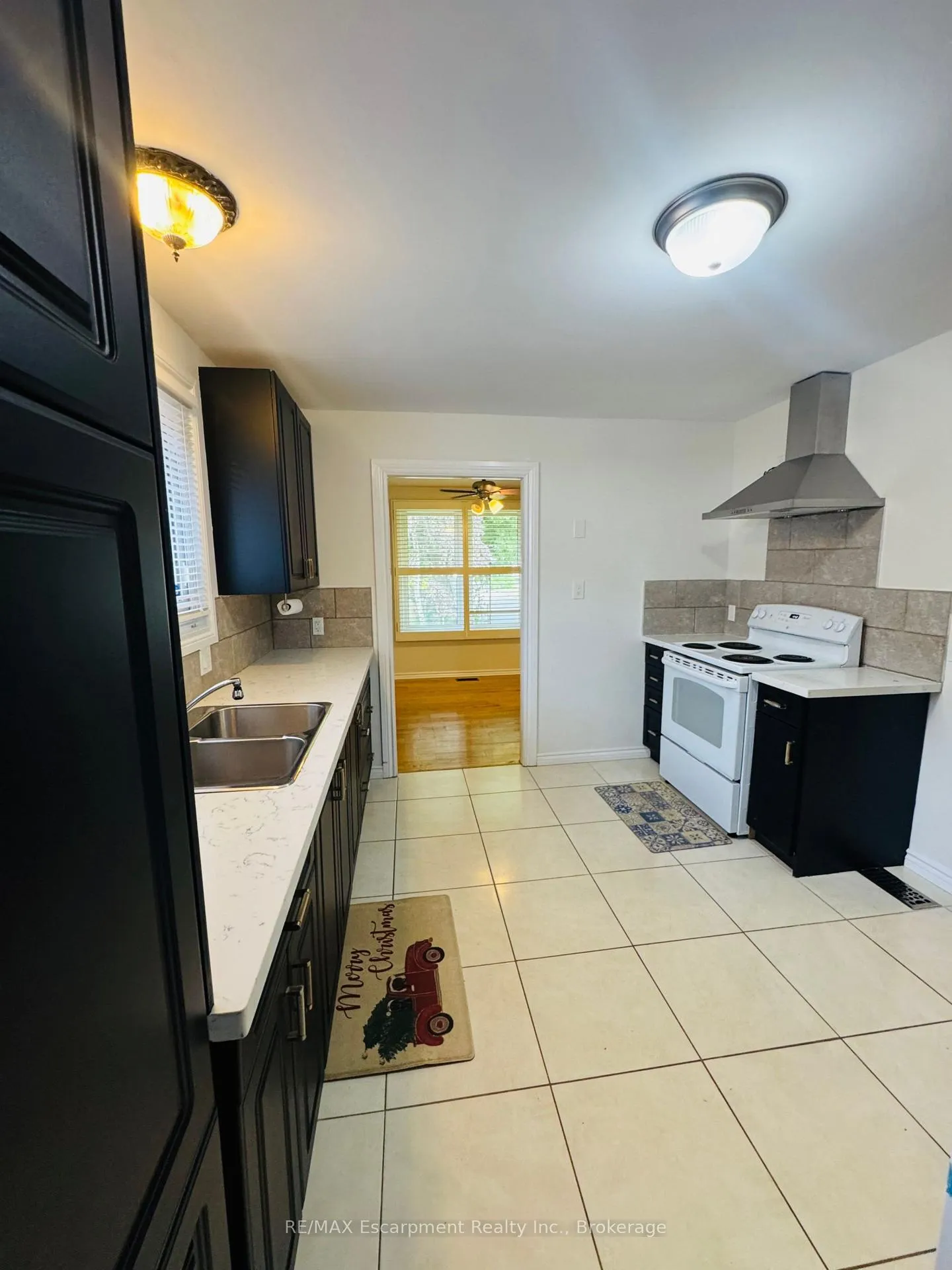 Photo 5 of 3361 Rexway Drive, Burlington, Roseland — HOMEH
