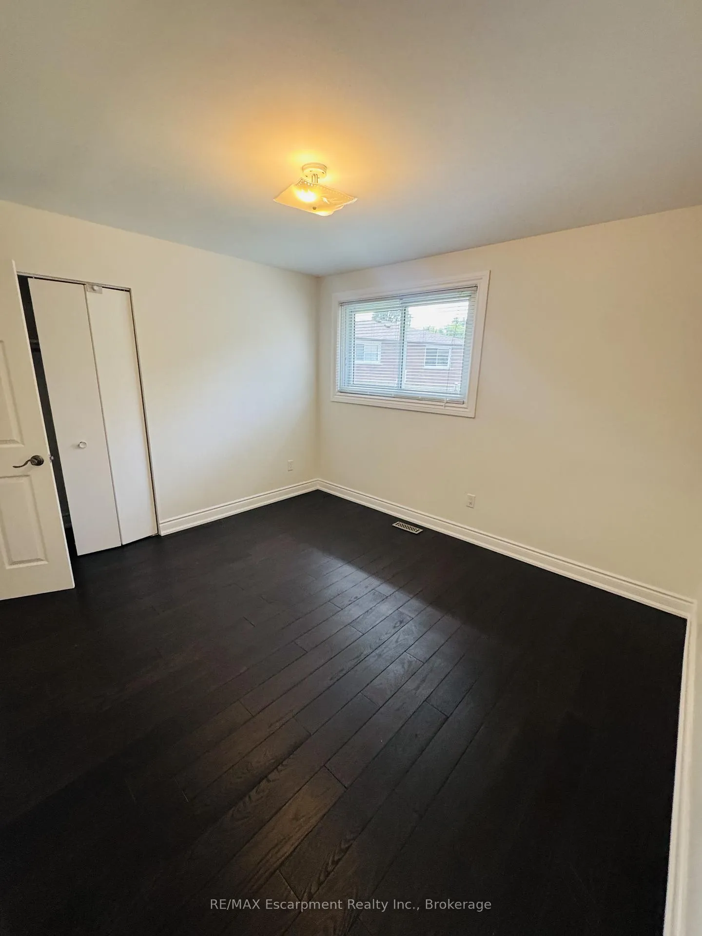 Photo 7 of 3361 Rexway Drive, Burlington, Roseland — HOMEH