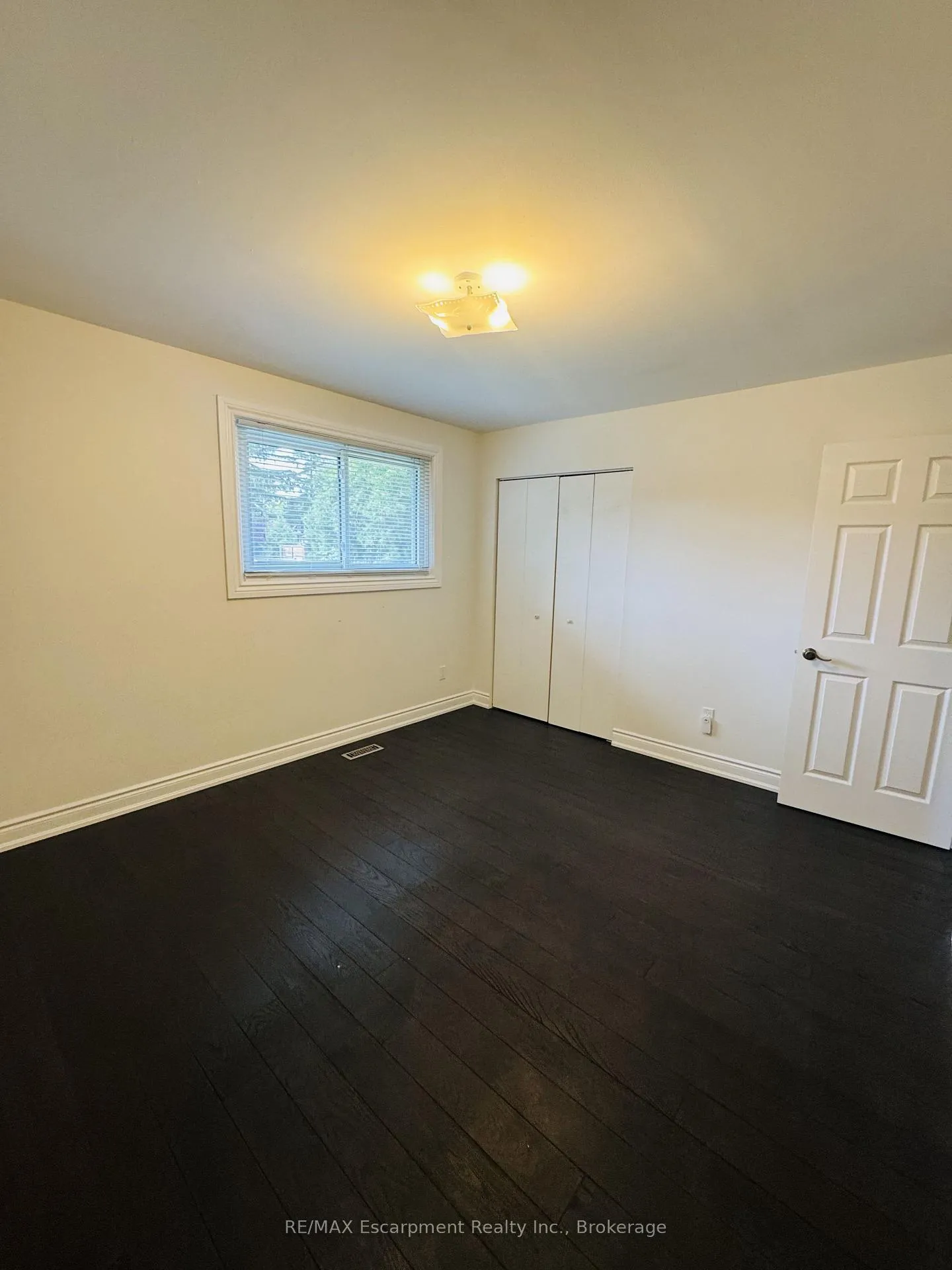 Photo 8 of 3361 Rexway Drive, Burlington, Roseland — HOMEH