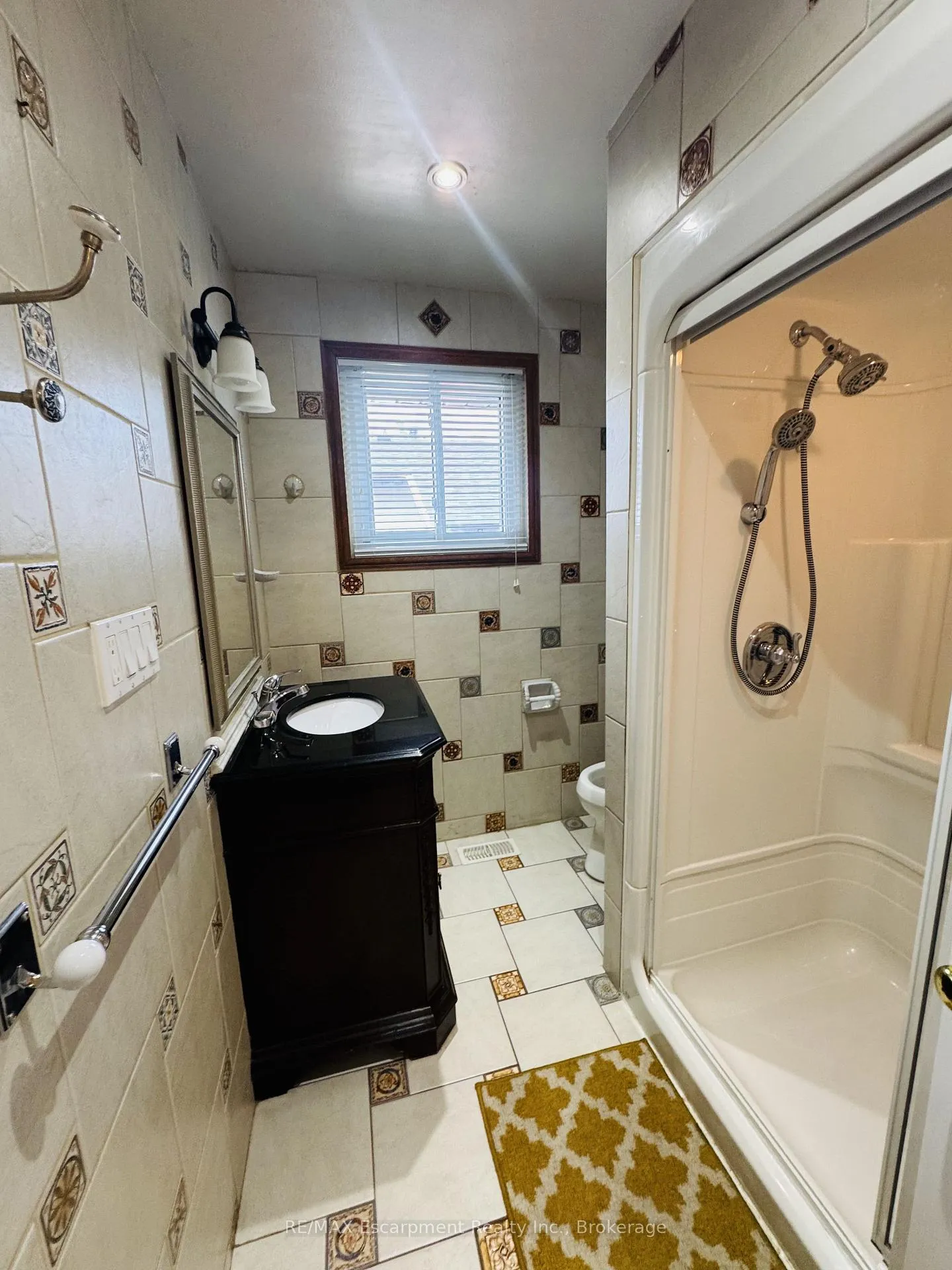 Photo 9 of 3361 Rexway Drive, Burlington, Roseland — HOMEH