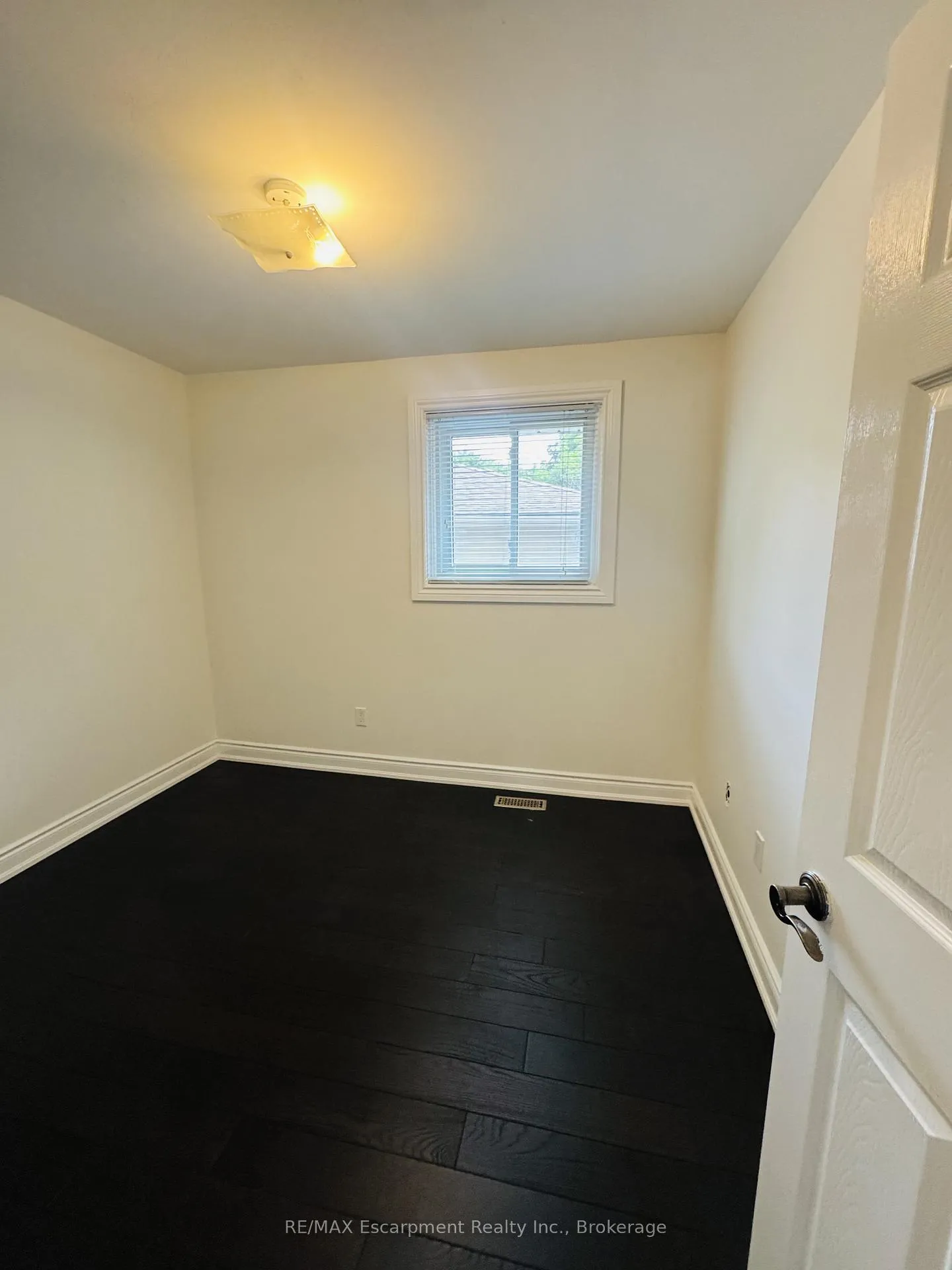 Photo 10 of 3361 Rexway Drive, Burlington, Roseland — HOMEH