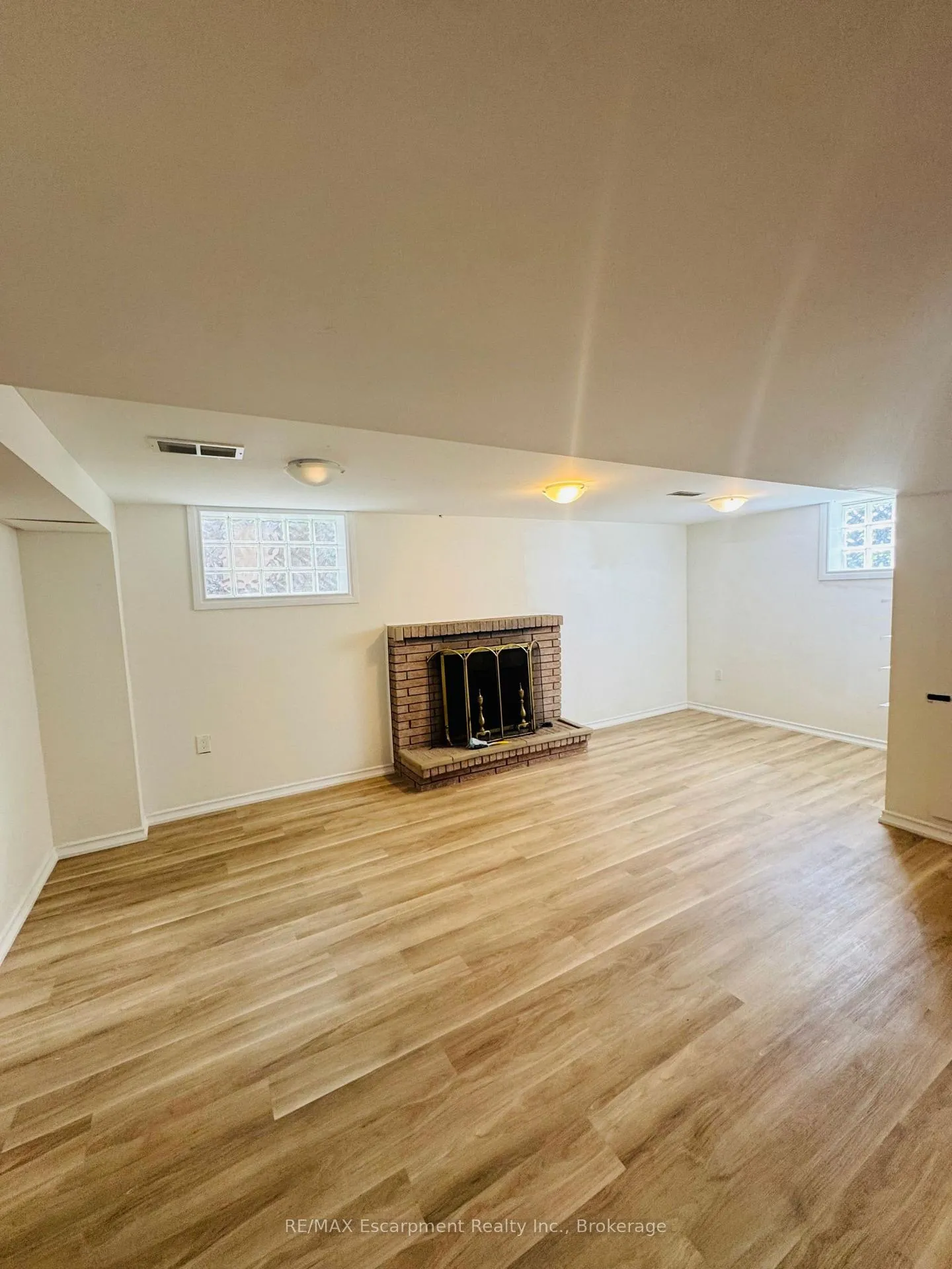 Photo 11 of 3361 Rexway Drive, Burlington, Roseland — HOMEH