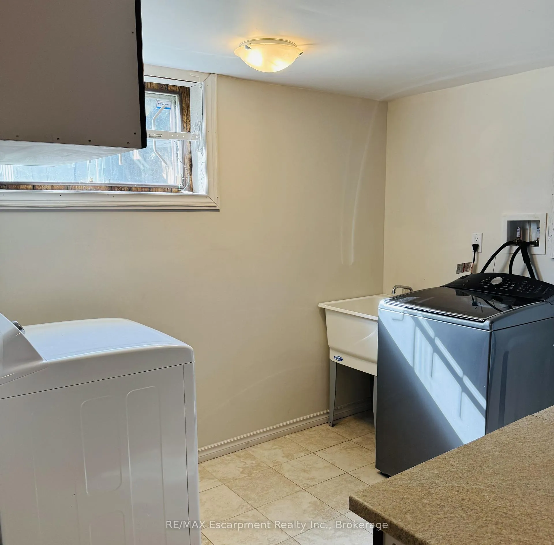Photo 13 of 3361 Rexway Drive, Burlington, Roseland — HOMEH