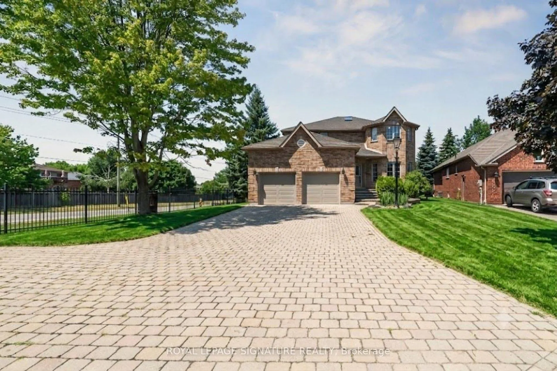Photo 1 of 12 Mccullough Court, Barrie, South Shore — HOMEH