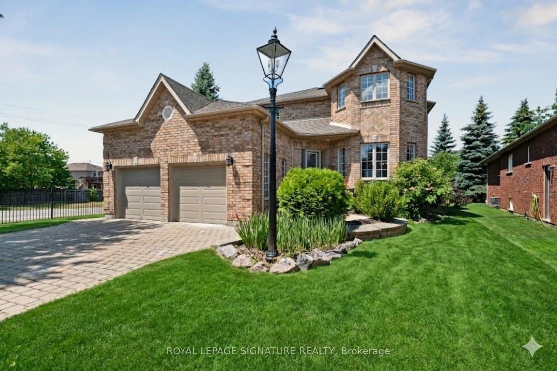 Photo 2 of 12 Mccullough Court, Barrie, South Shore — HOMEH