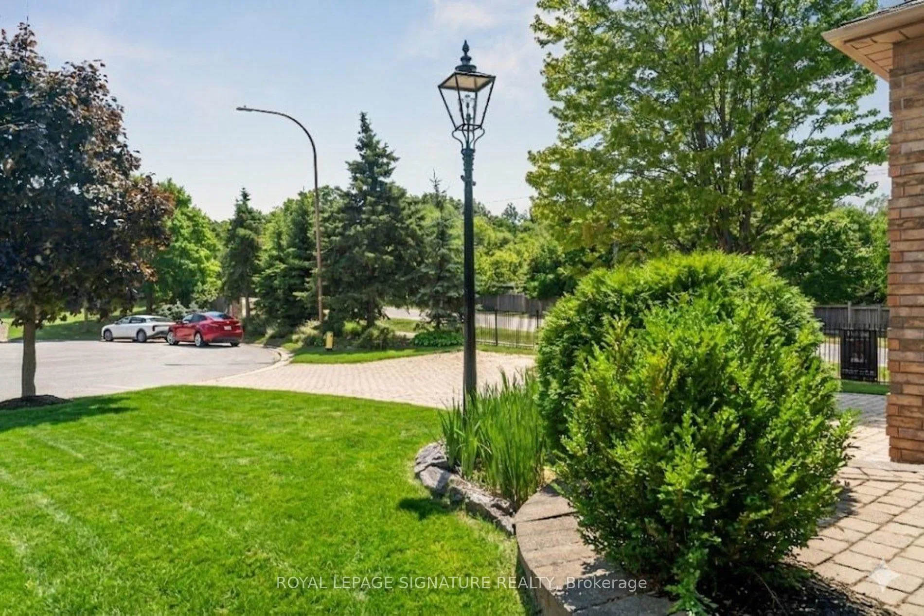 Photo 40 of 12 Mccullough Court, Barrie, South Shore — HOMEH
