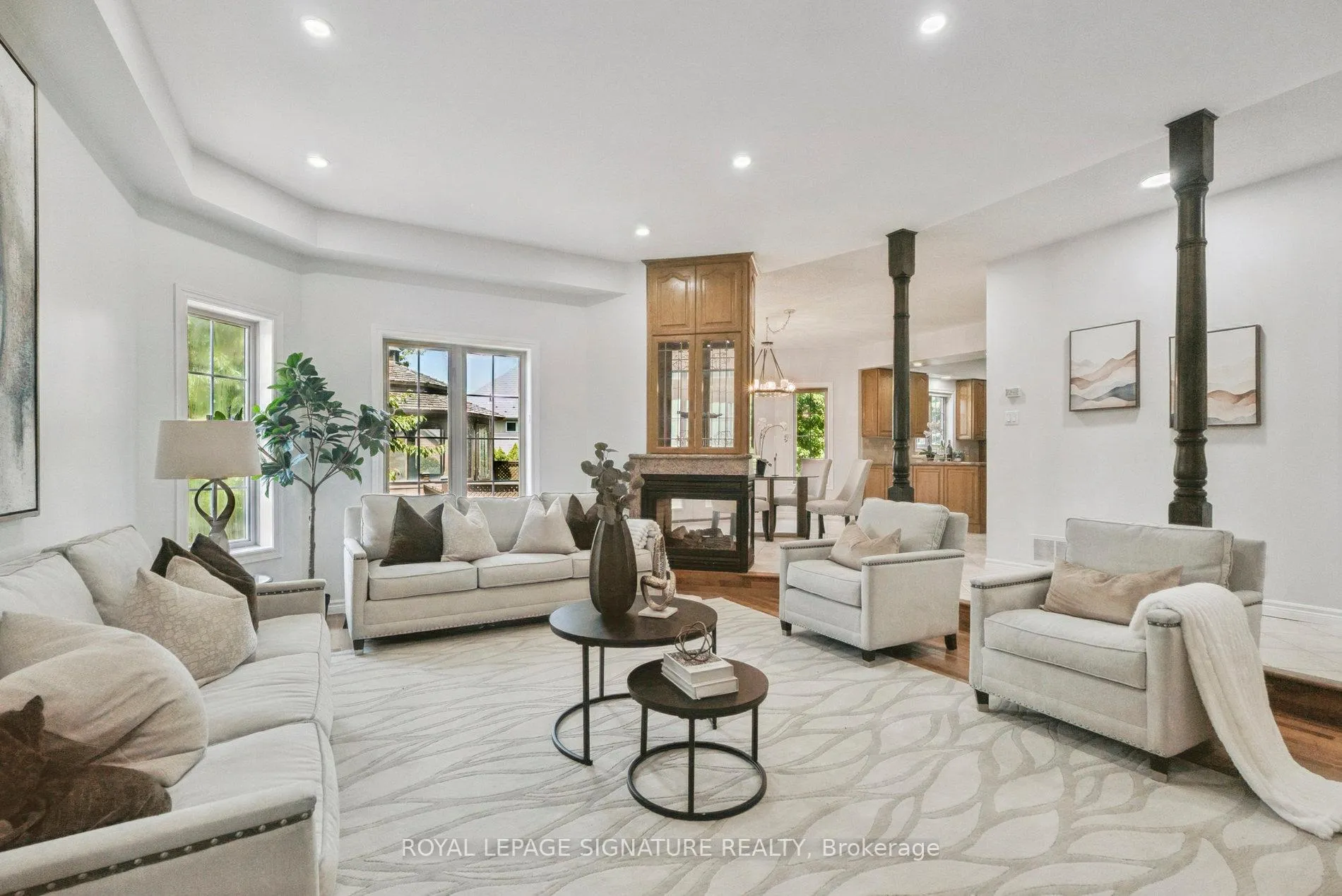 Photo 4 of 12 Mccullough Court, Barrie, South Shore — HOMEH