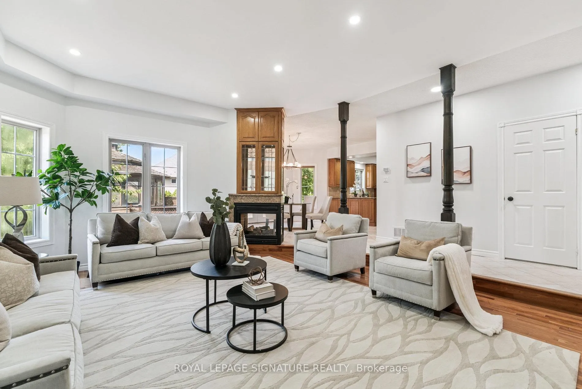 Photo 5 of 12 Mccullough Court, Barrie, South Shore — HOMEH