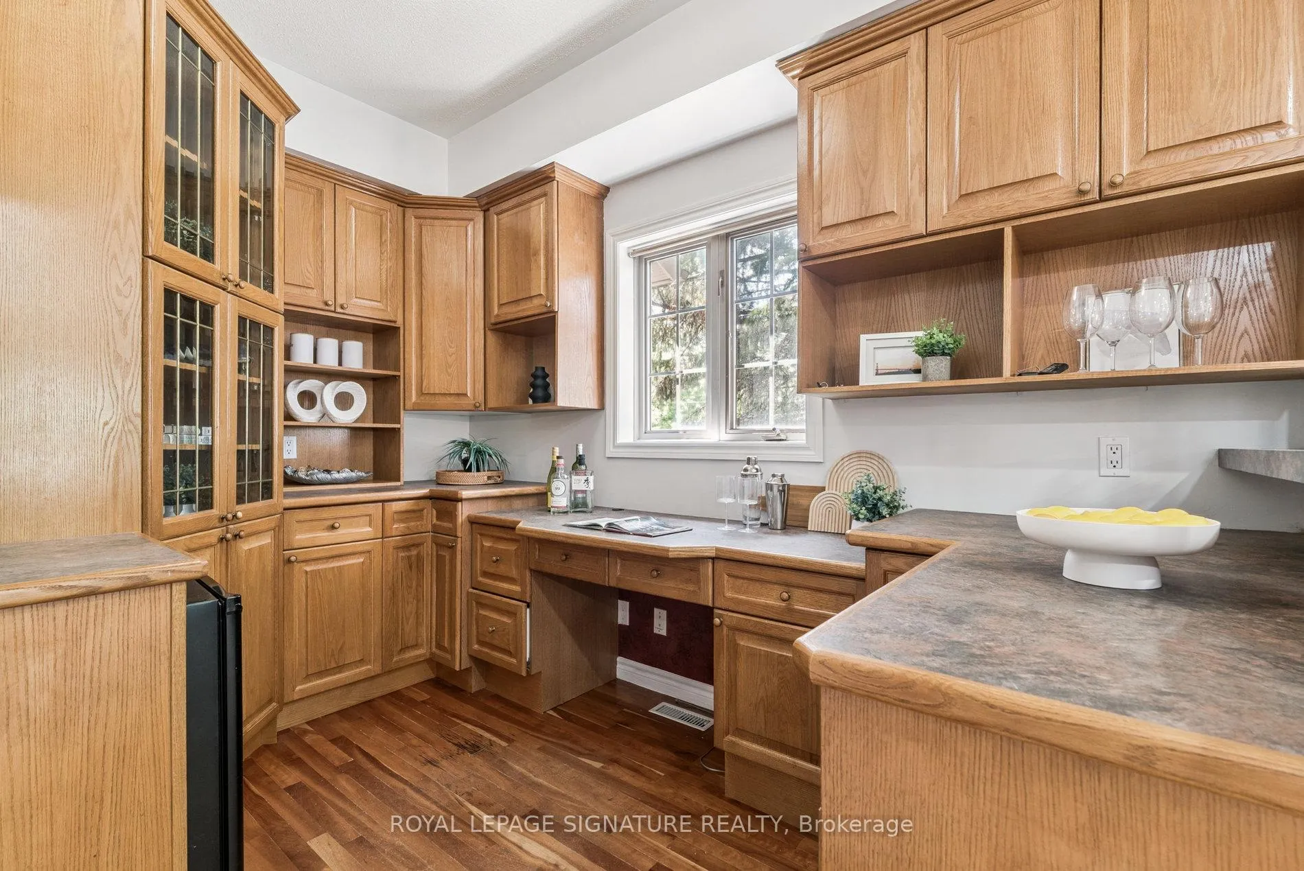 Photo 6 of 12 Mccullough Court, Barrie, South Shore — HOMEH