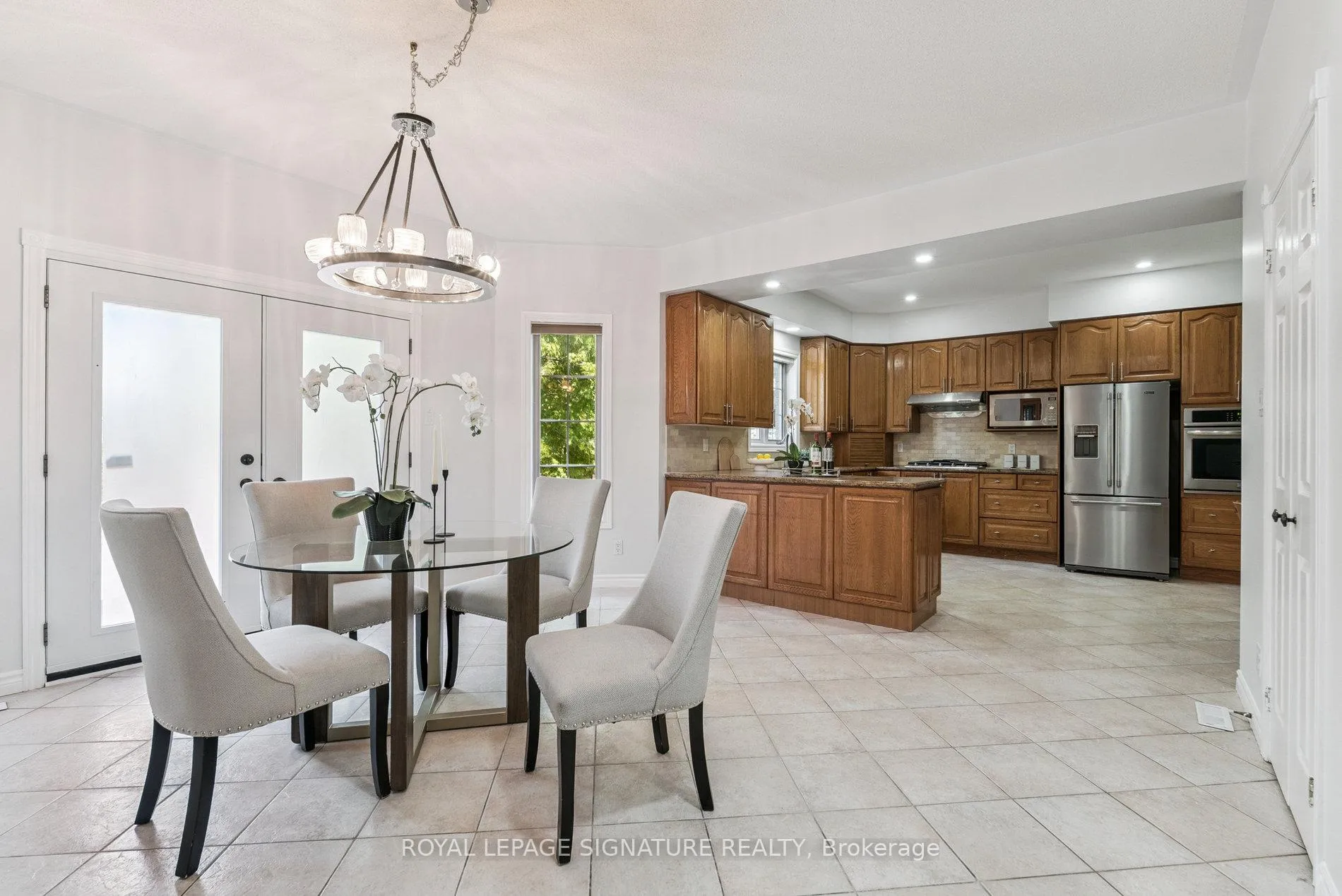 Photo 8 of 12 Mccullough Court, Barrie, South Shore — HOMEH