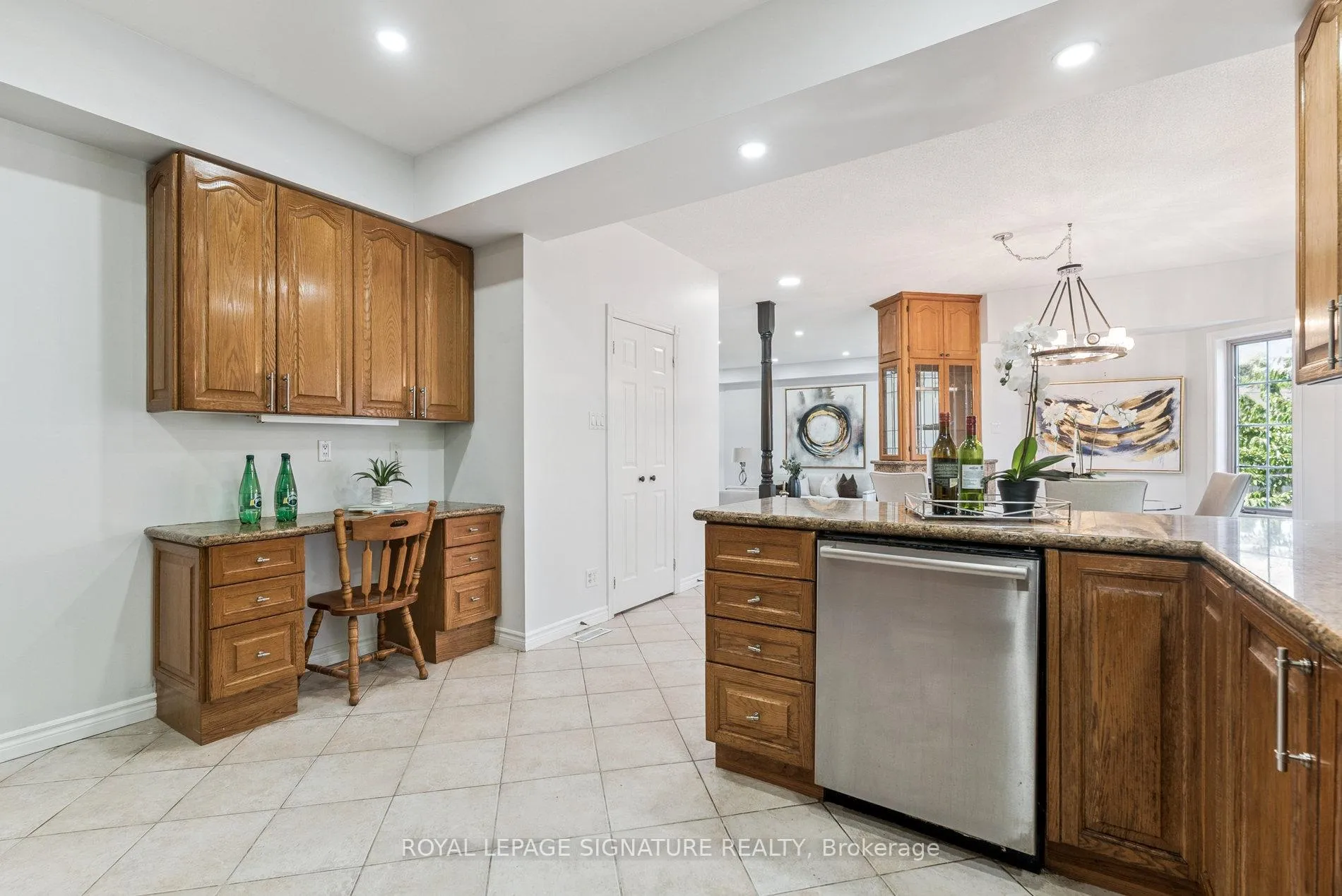 Photo 11 of 12 Mccullough Court, Barrie, South Shore — HOMEH