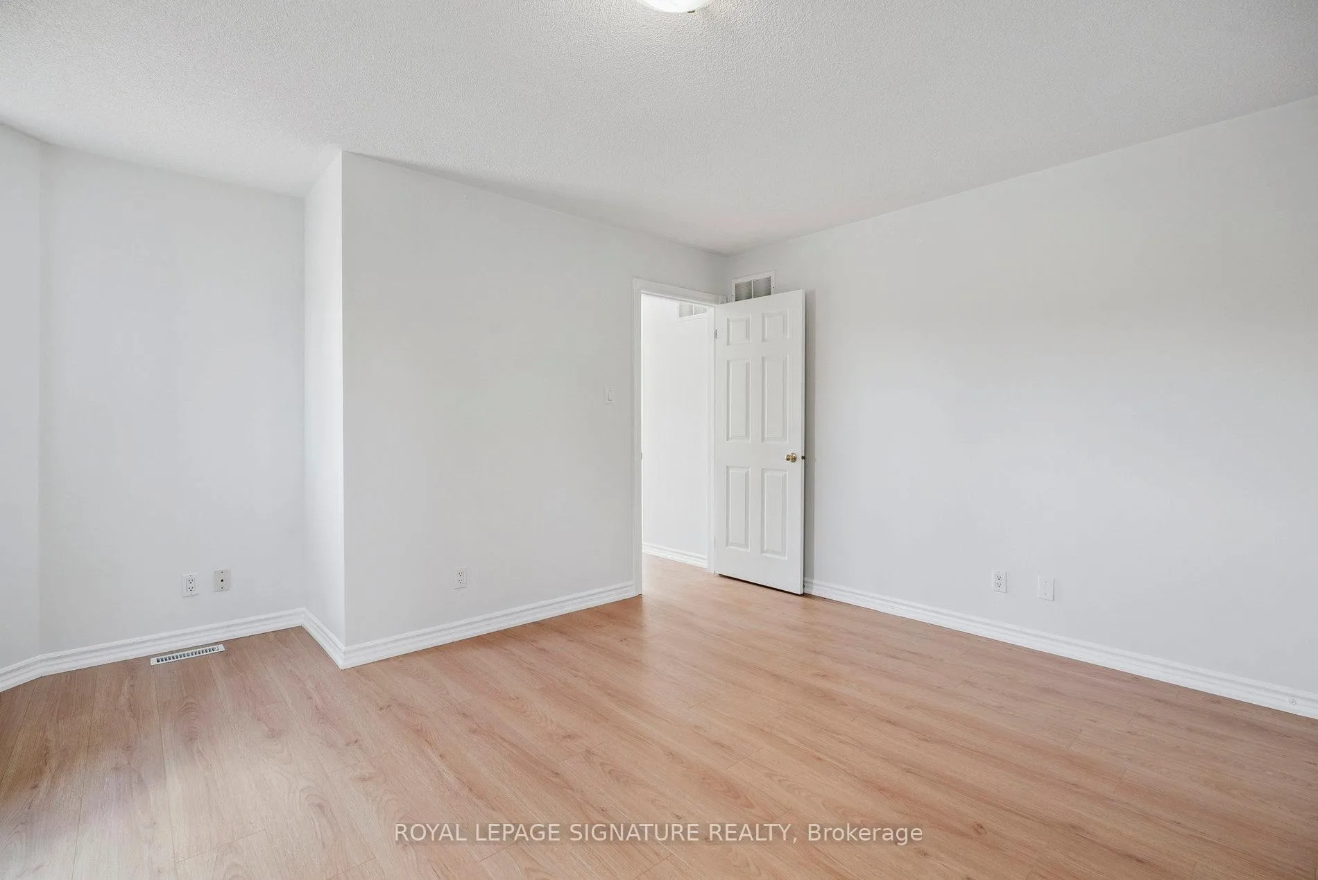 Photo 30 of 12 Mccullough Court, Barrie, South Shore — HOMEH