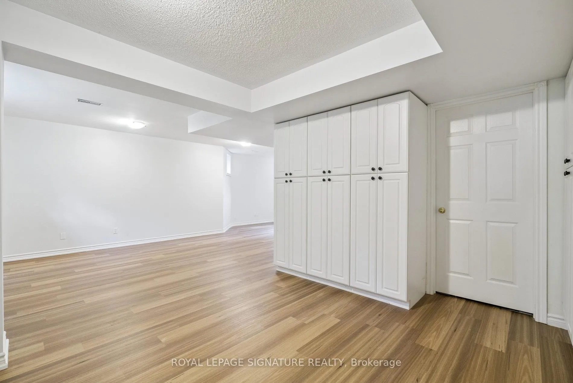 Photo 33 of 12 Mccullough Court, Barrie, South Shore — HOMEH