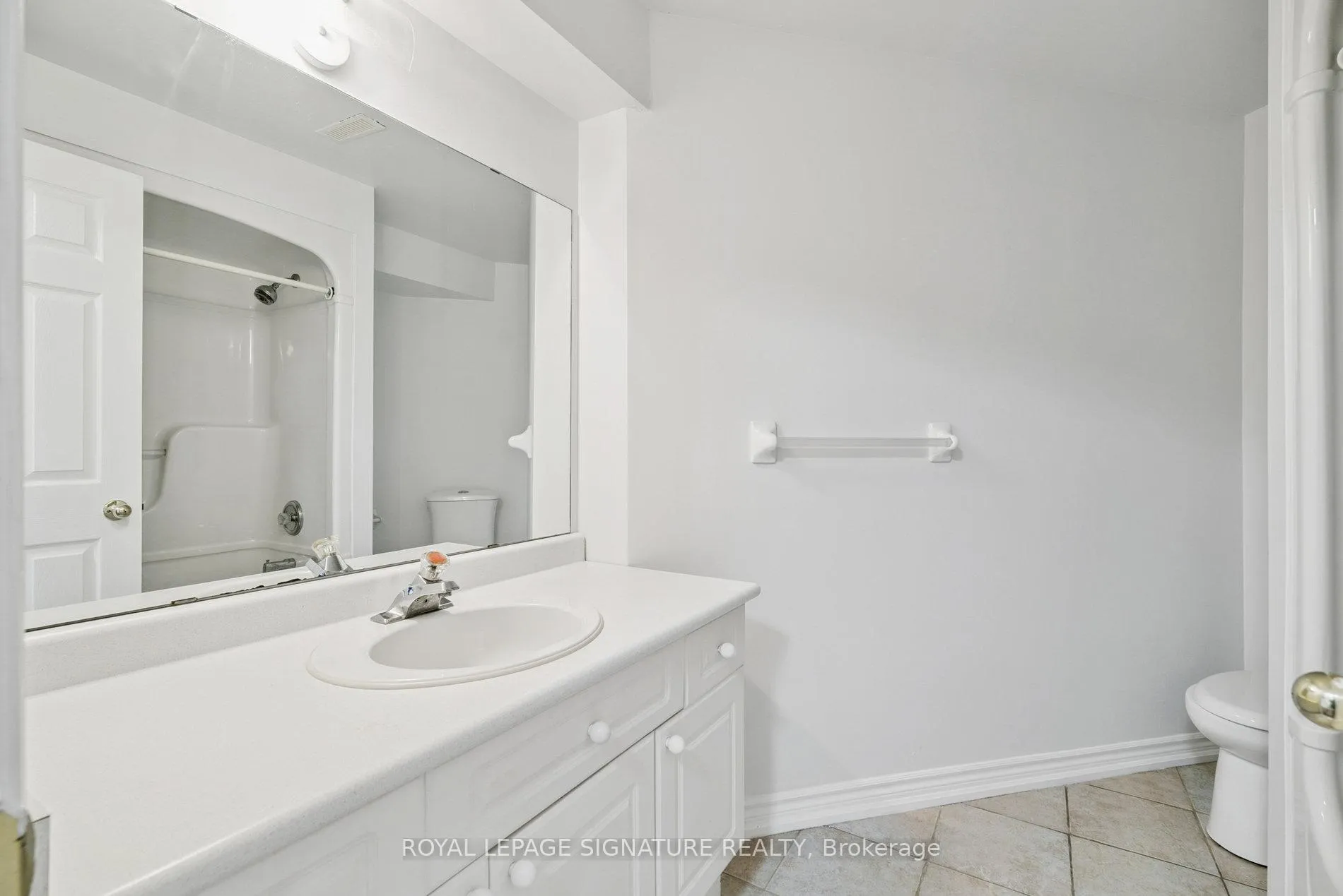Photo 34 of 12 Mccullough Court, Barrie, South Shore — HOMEH