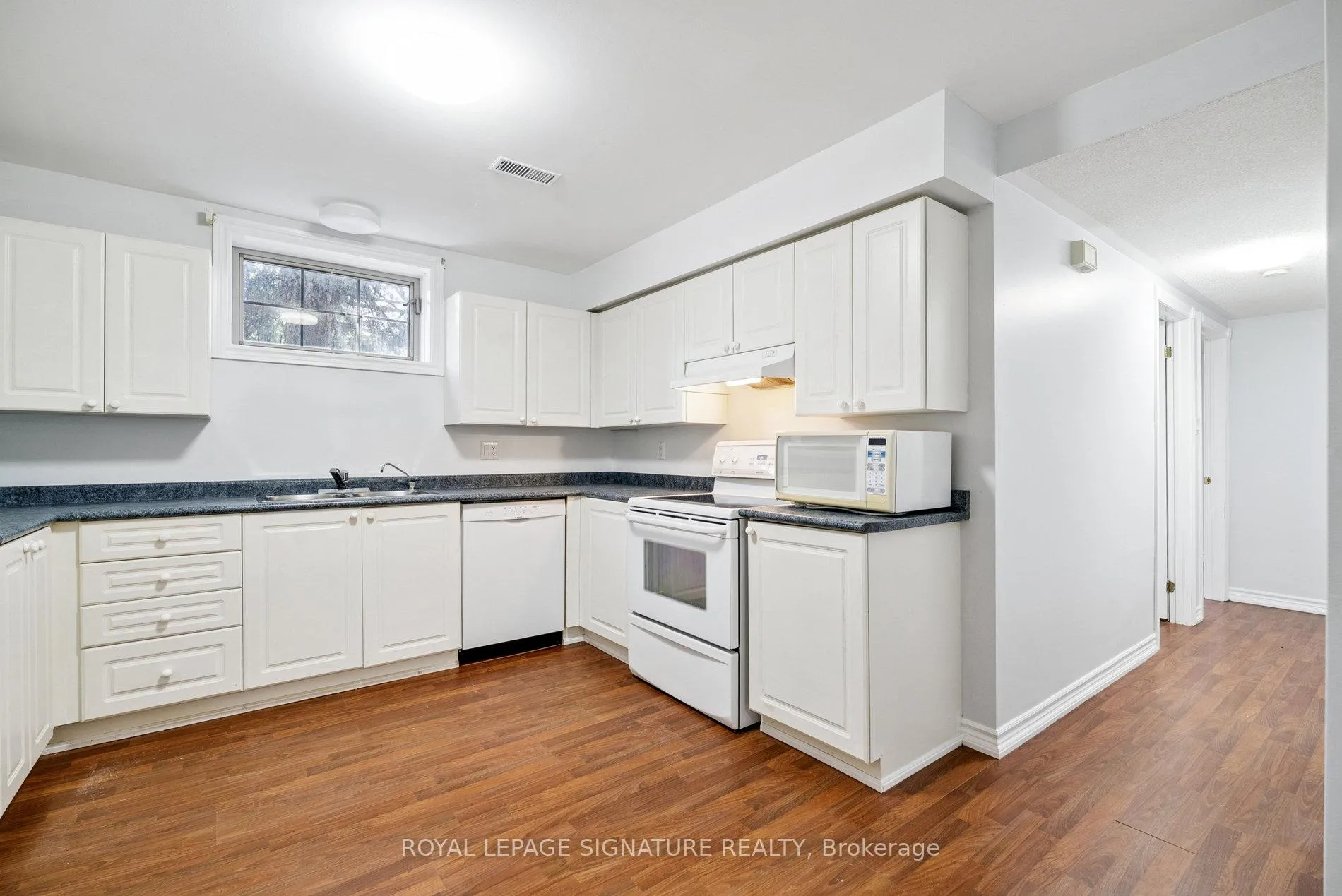 Photo 35 of 12 Mccullough Court, Barrie, South Shore — HOMEH
