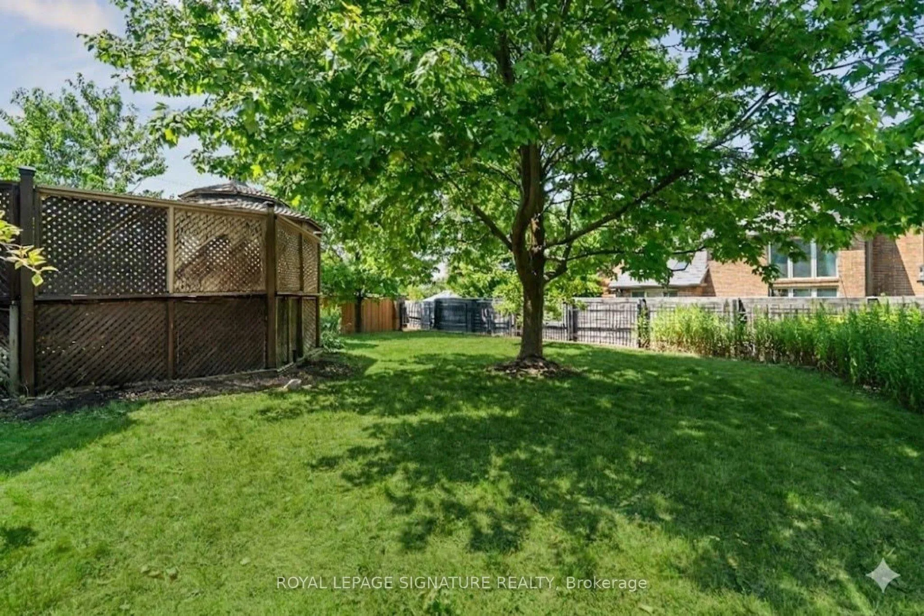 Photo 37 of 12 Mccullough Court, Barrie, South Shore — HOMEH