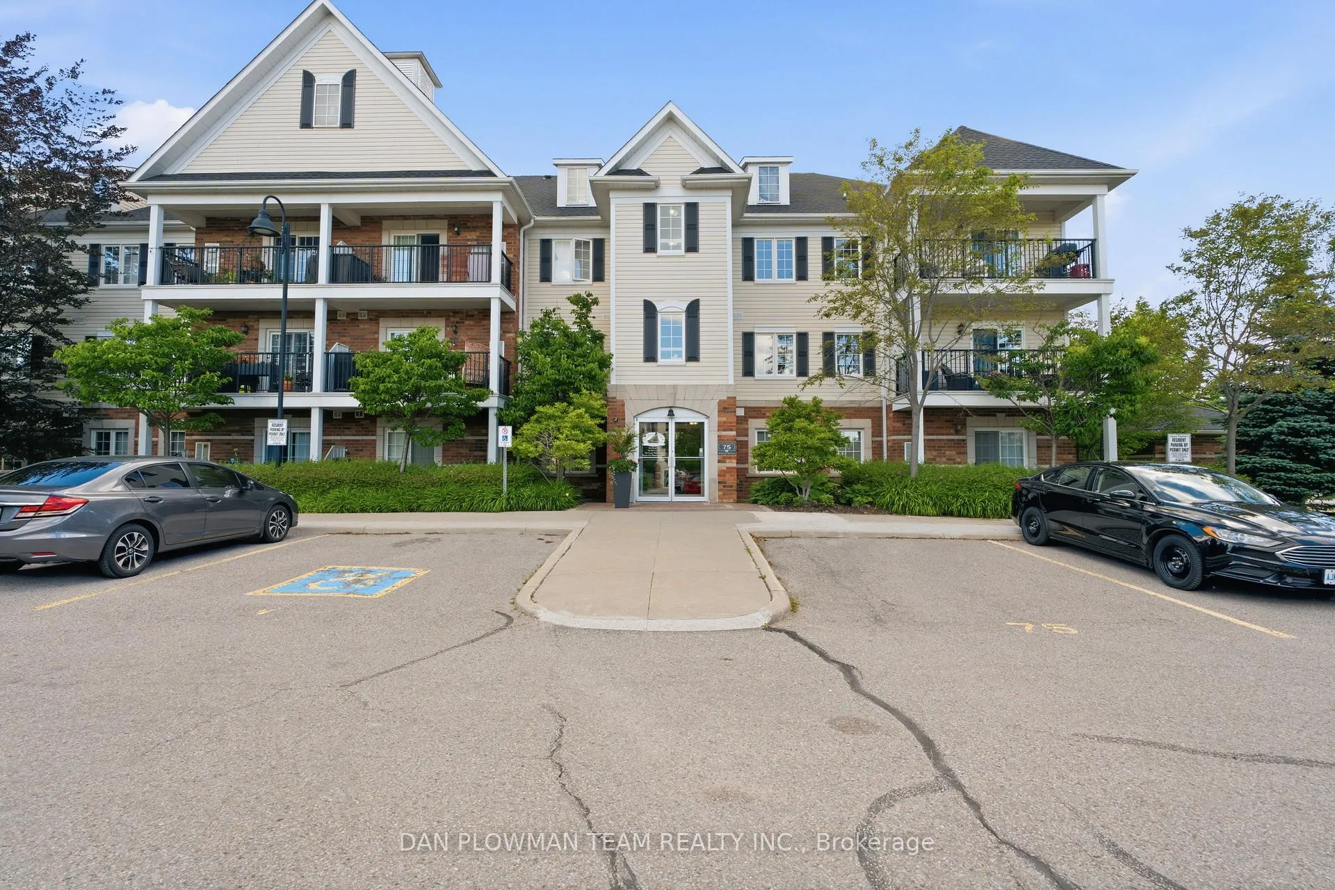 Front of Unit 112, 75 Shipway Avenue