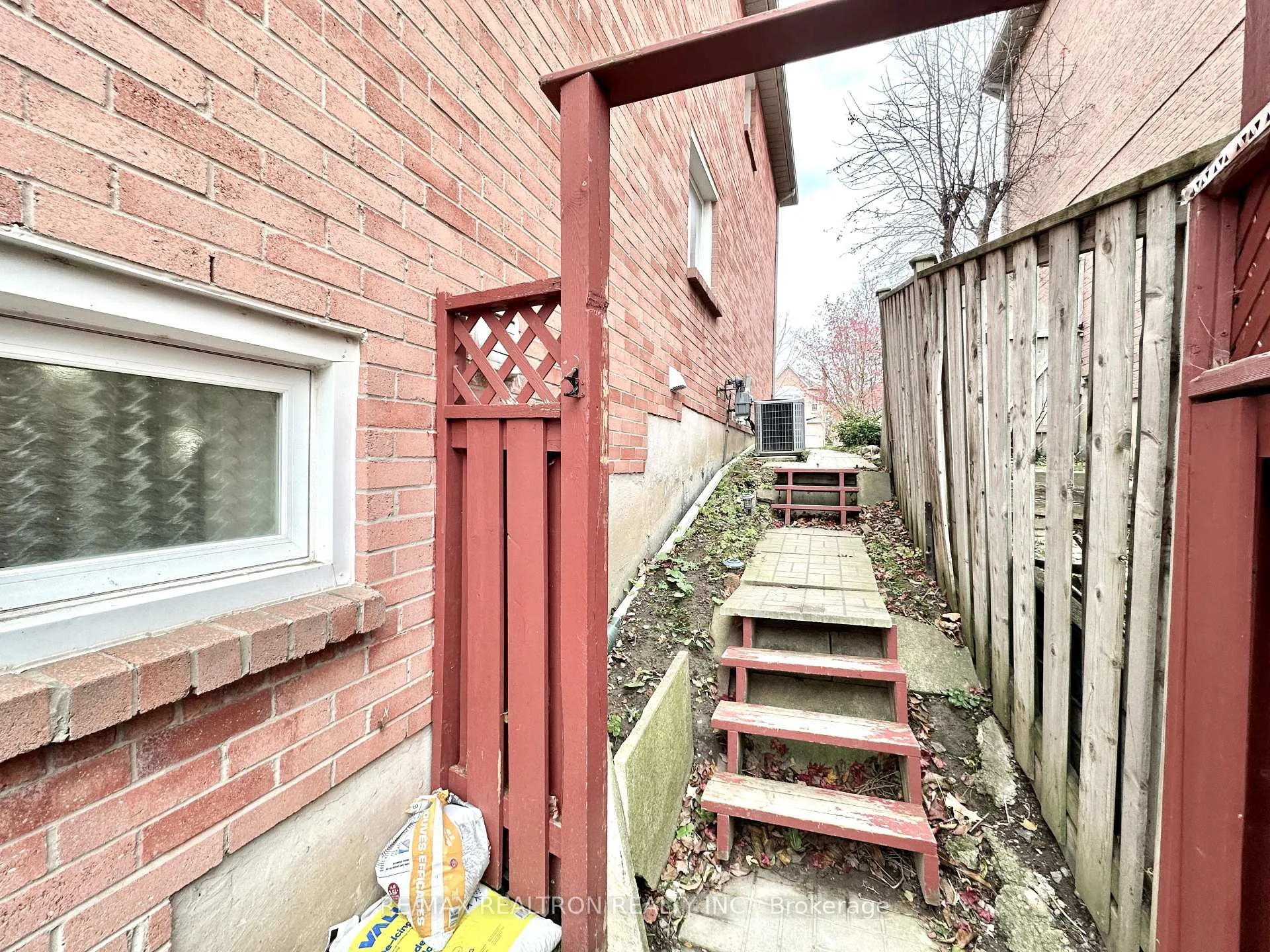 Photo 8 of Unit Bsmt, 9 Captain Francis Drive, Markham, Buttonville — HOMEH