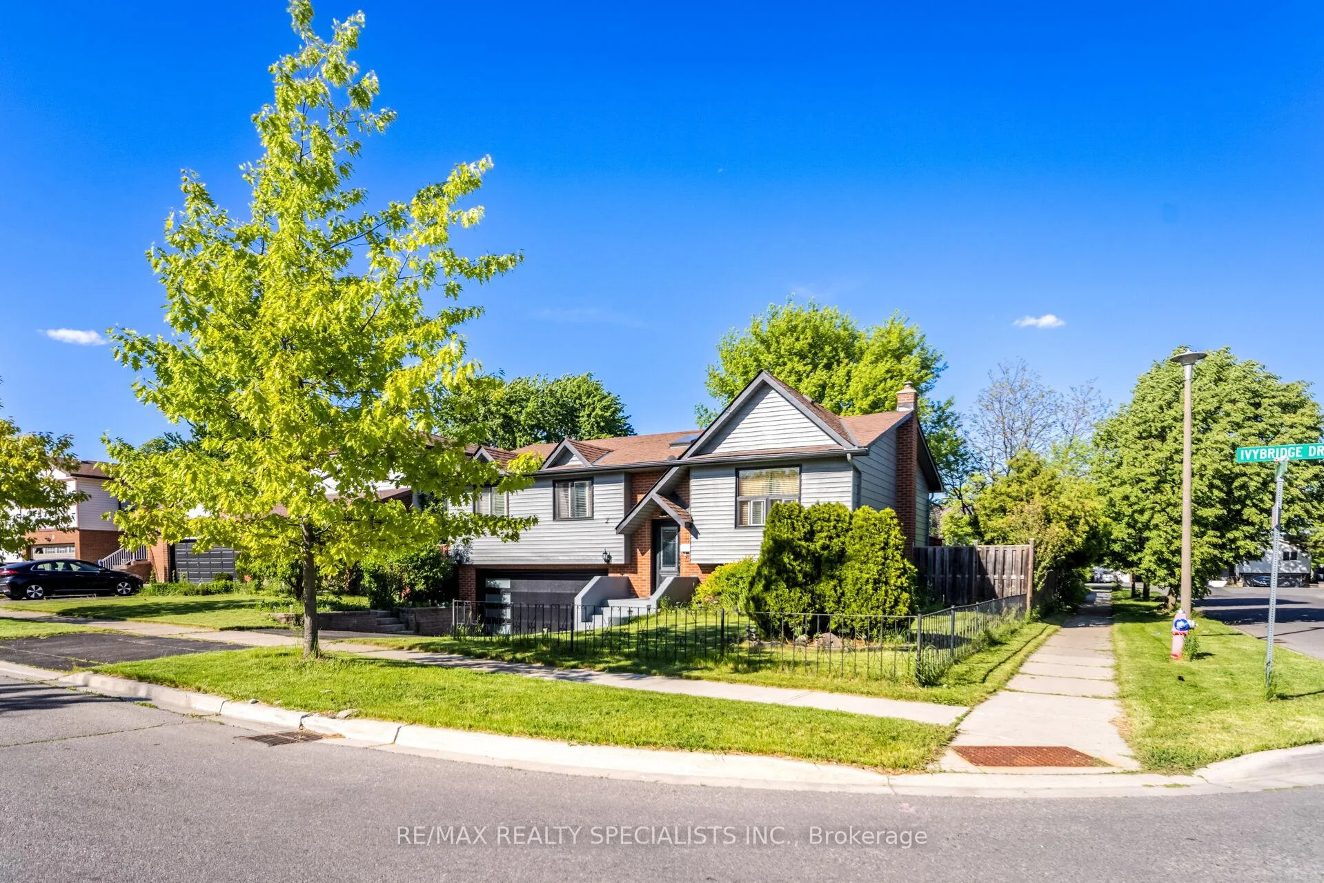Photo 3 of 2 Ivybridge Drive, Brampton, Madoc — HOMEH