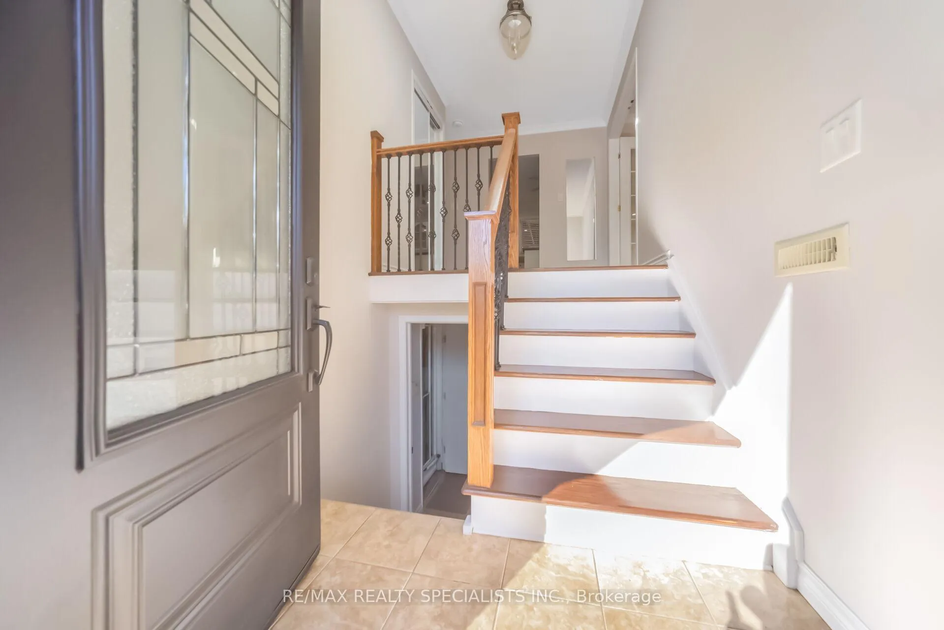 Photo 5 of 2 Ivybridge Drive, Brampton, Madoc — HOMEH